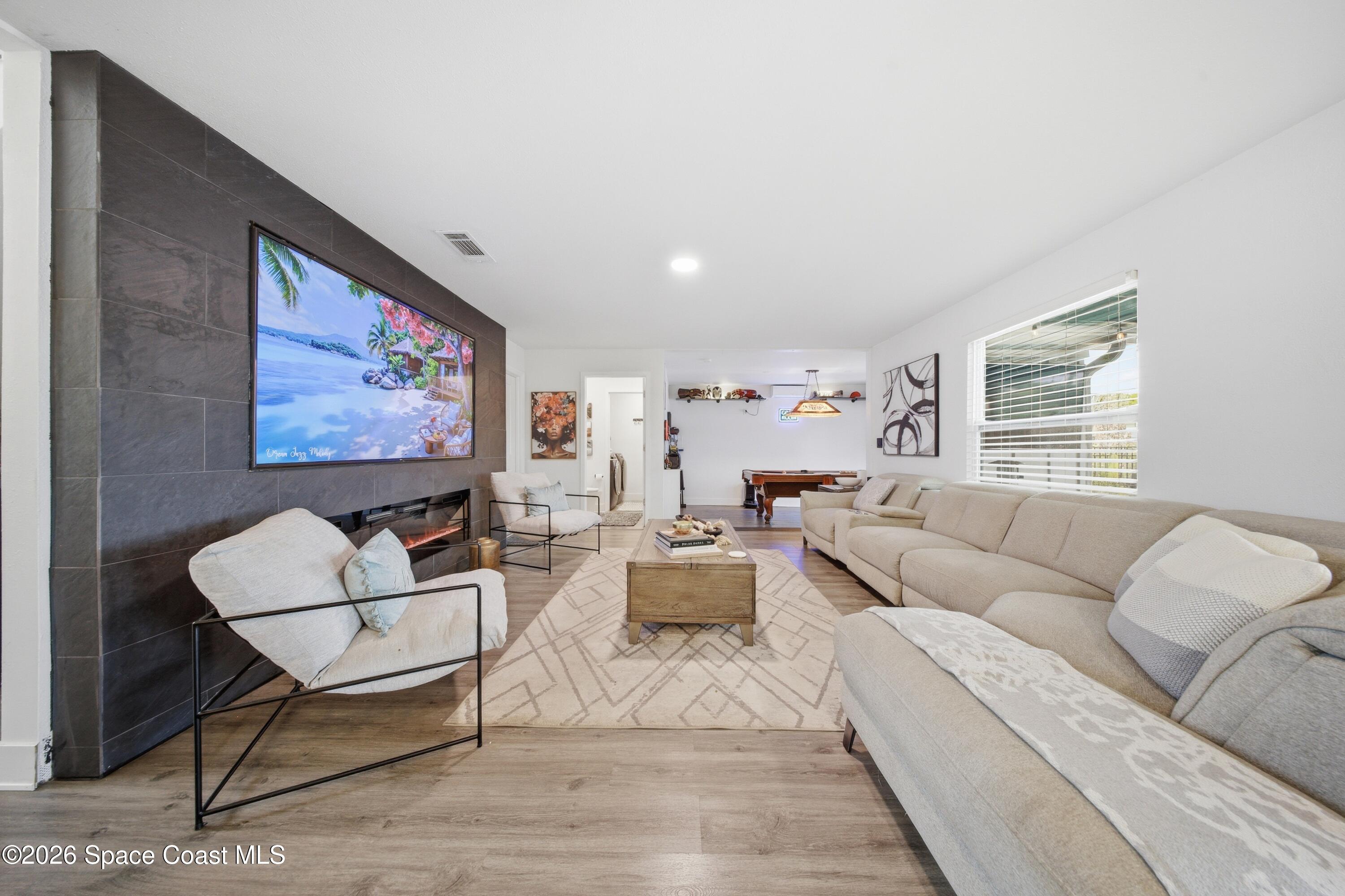 6976 Hammock Lakes Drive