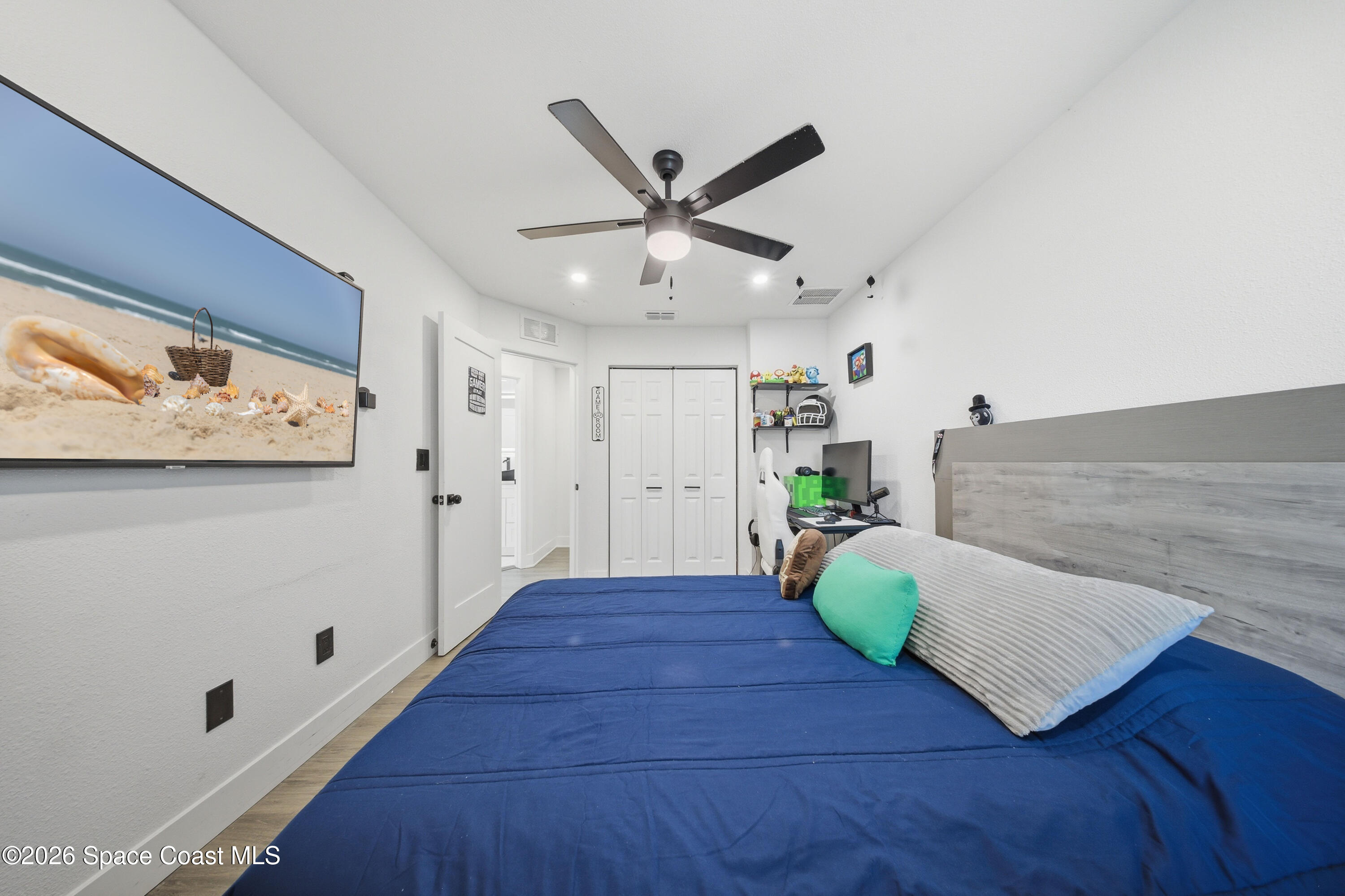 6976 Hammock Lakes Drive