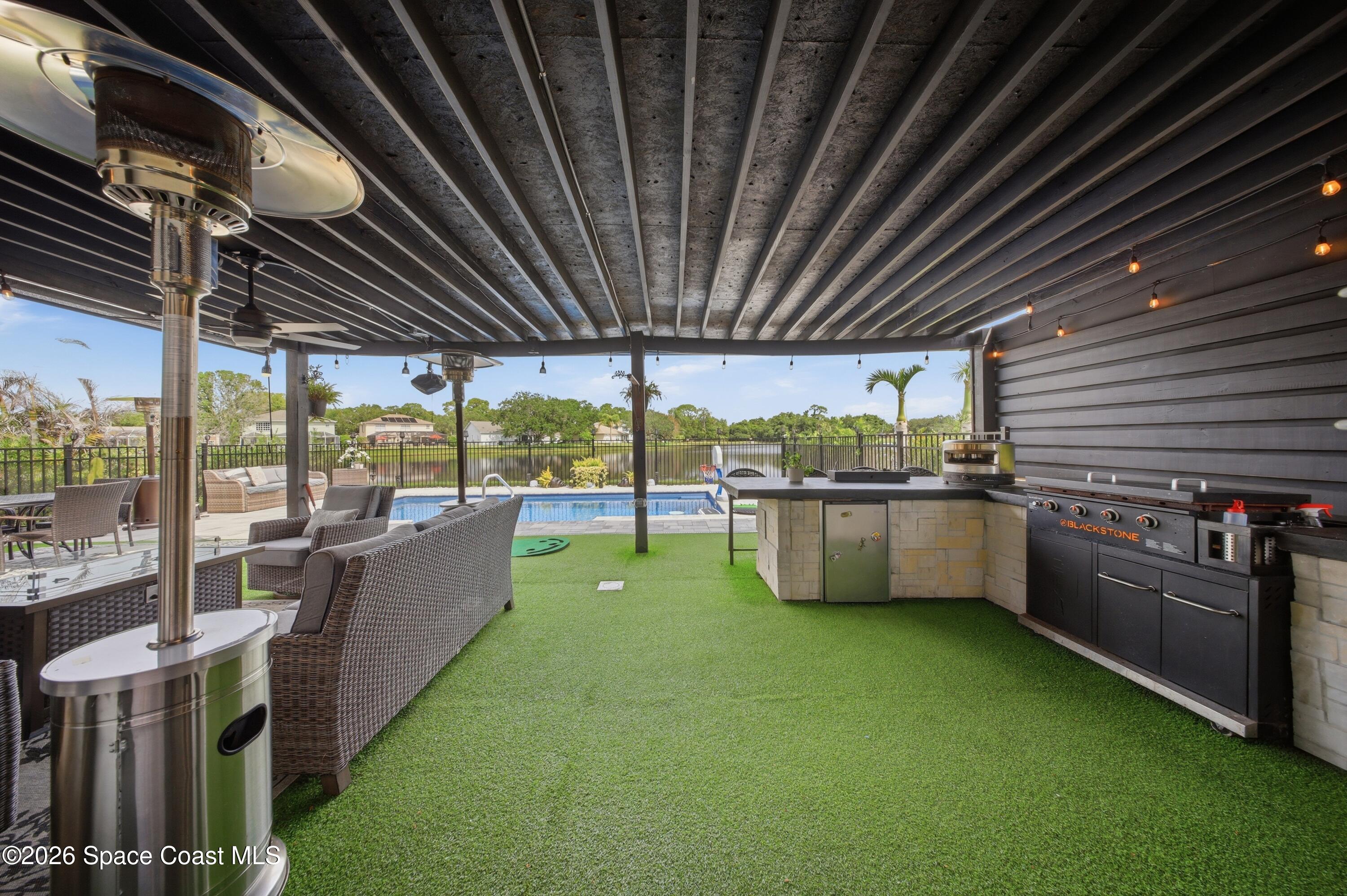 6976 Hammock Lakes Drive