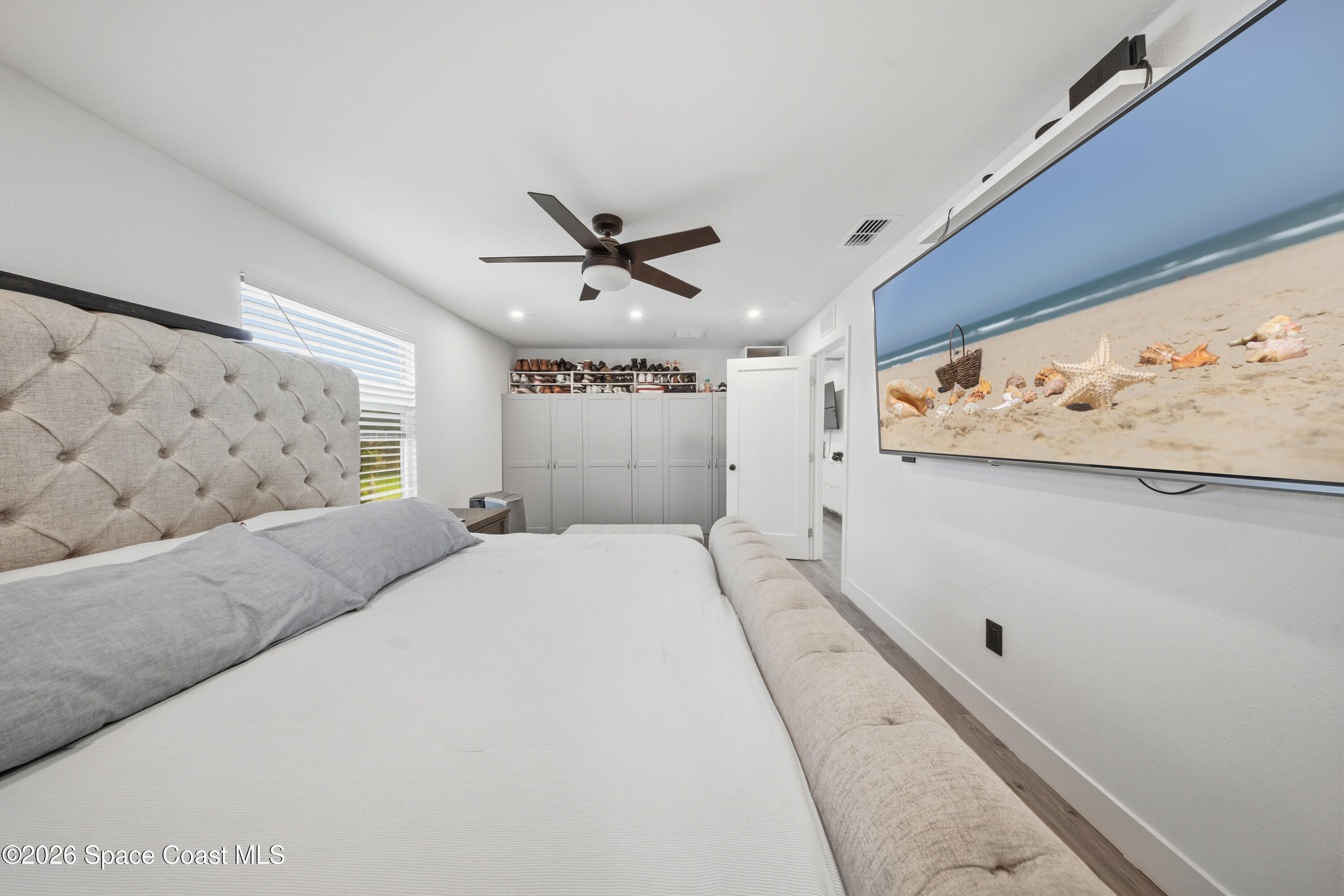 6976 Hammock Lakes Drive
