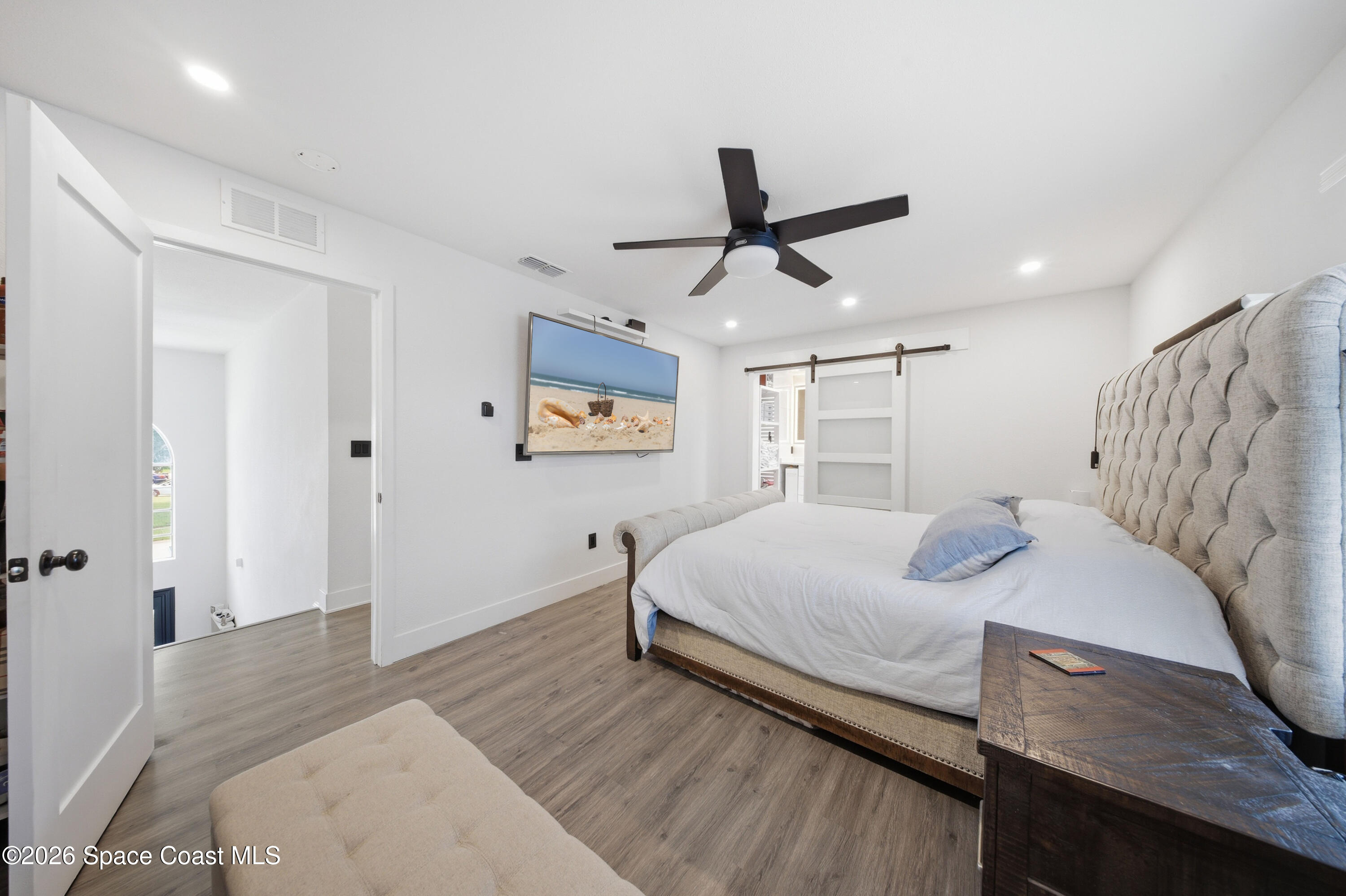 6976 Hammock Lakes Drive
