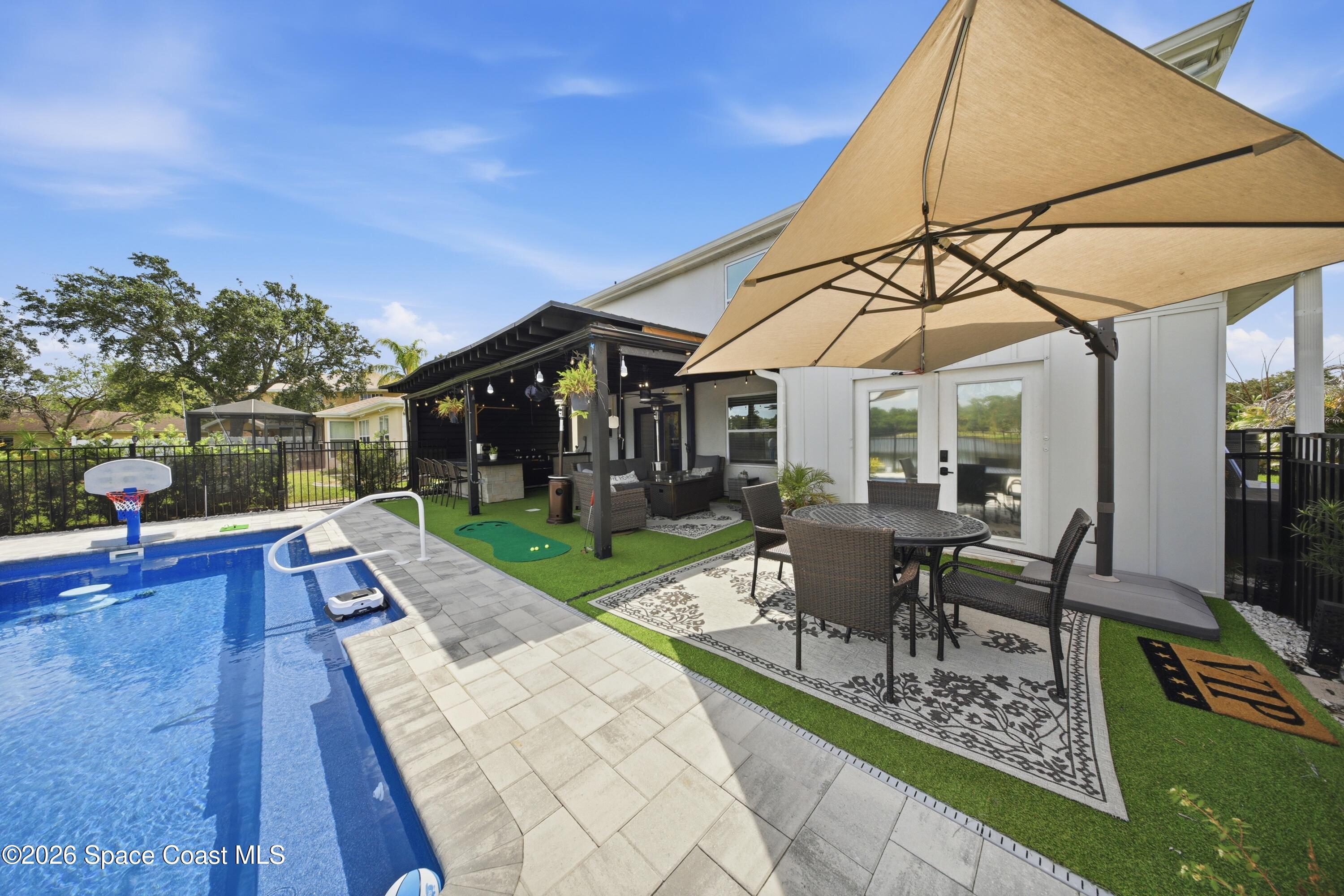 6976 Hammock Lakes Drive