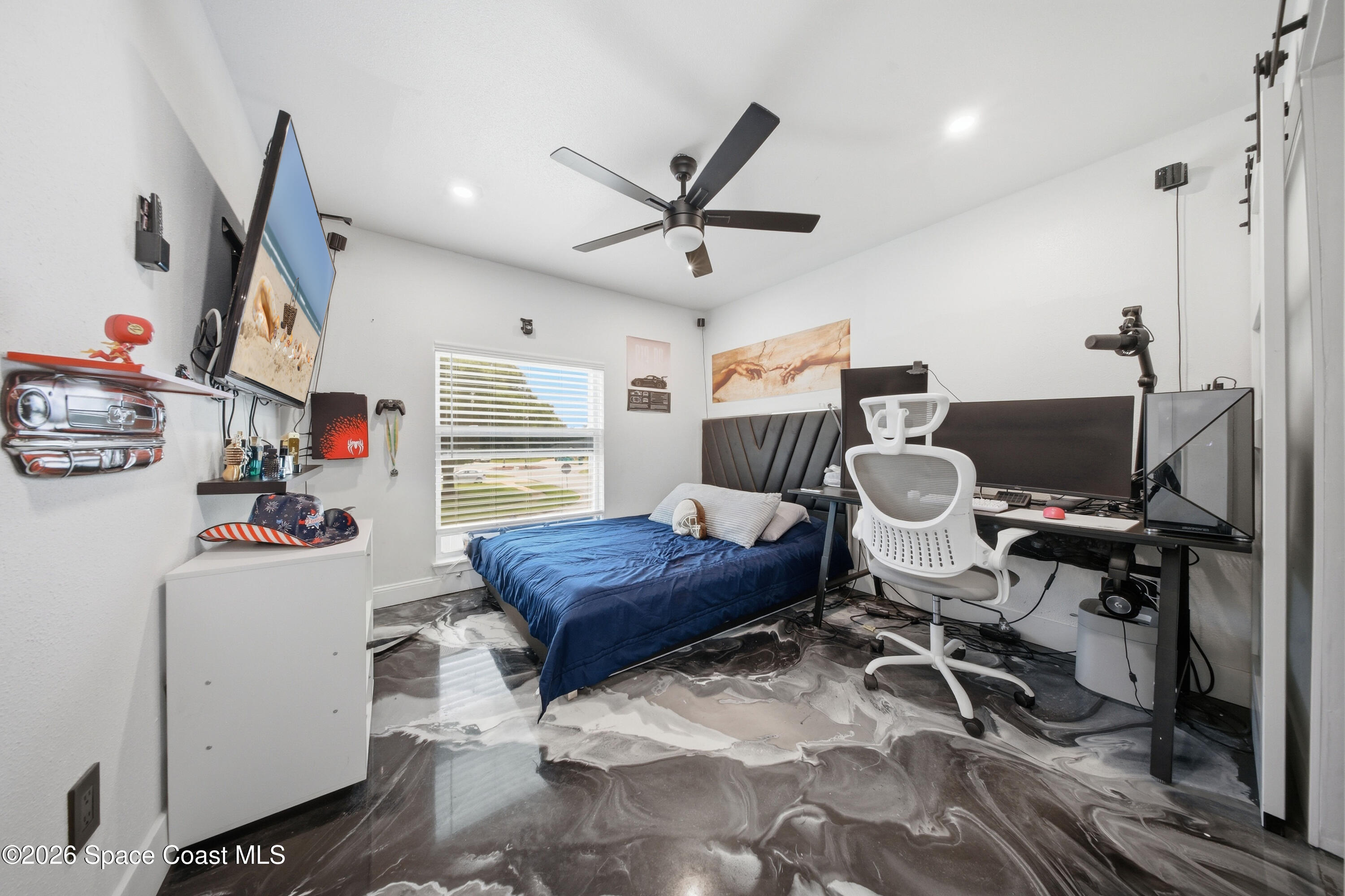 6976 Hammock Lakes Drive