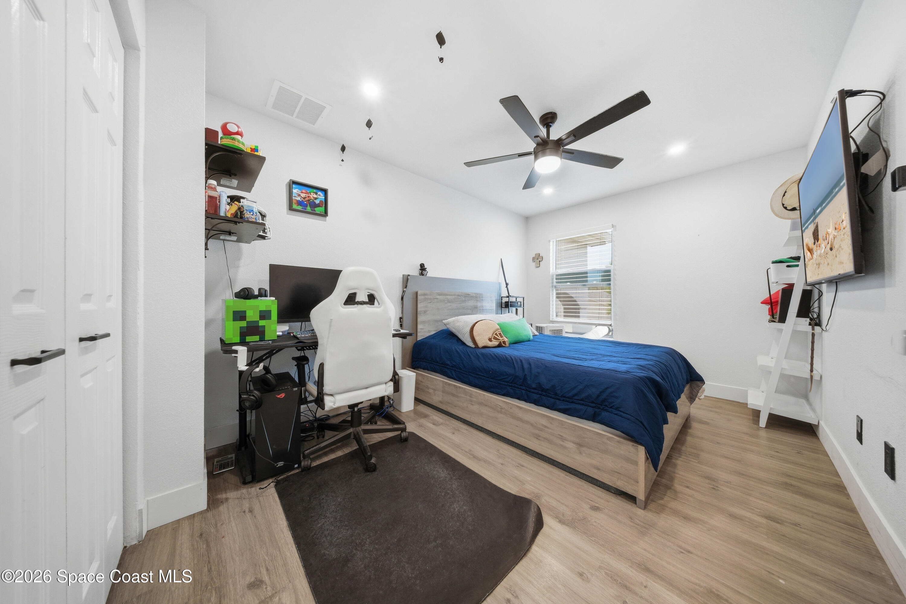 6976 Hammock Lakes Drive