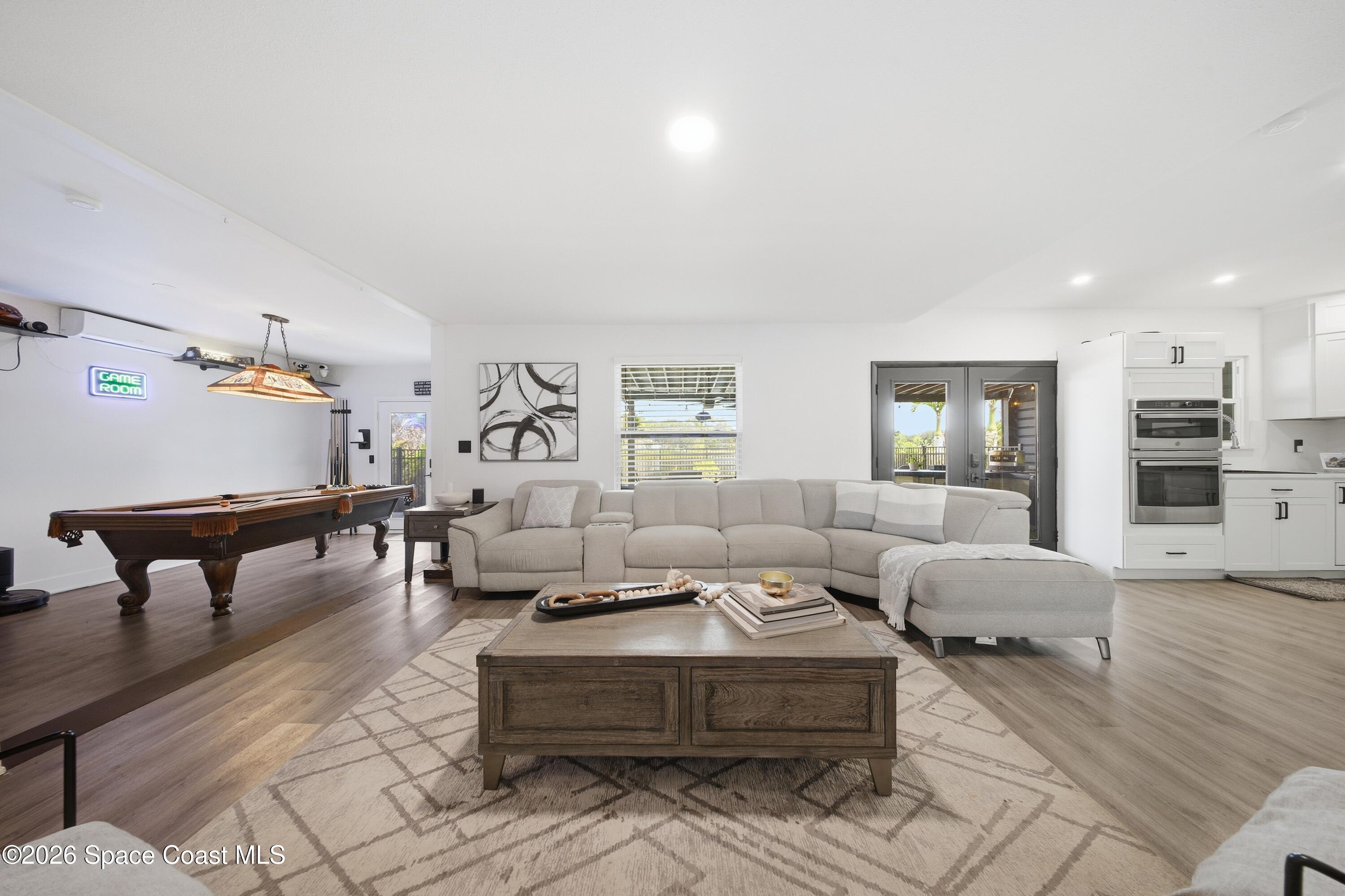 6976 Hammock Lakes Drive