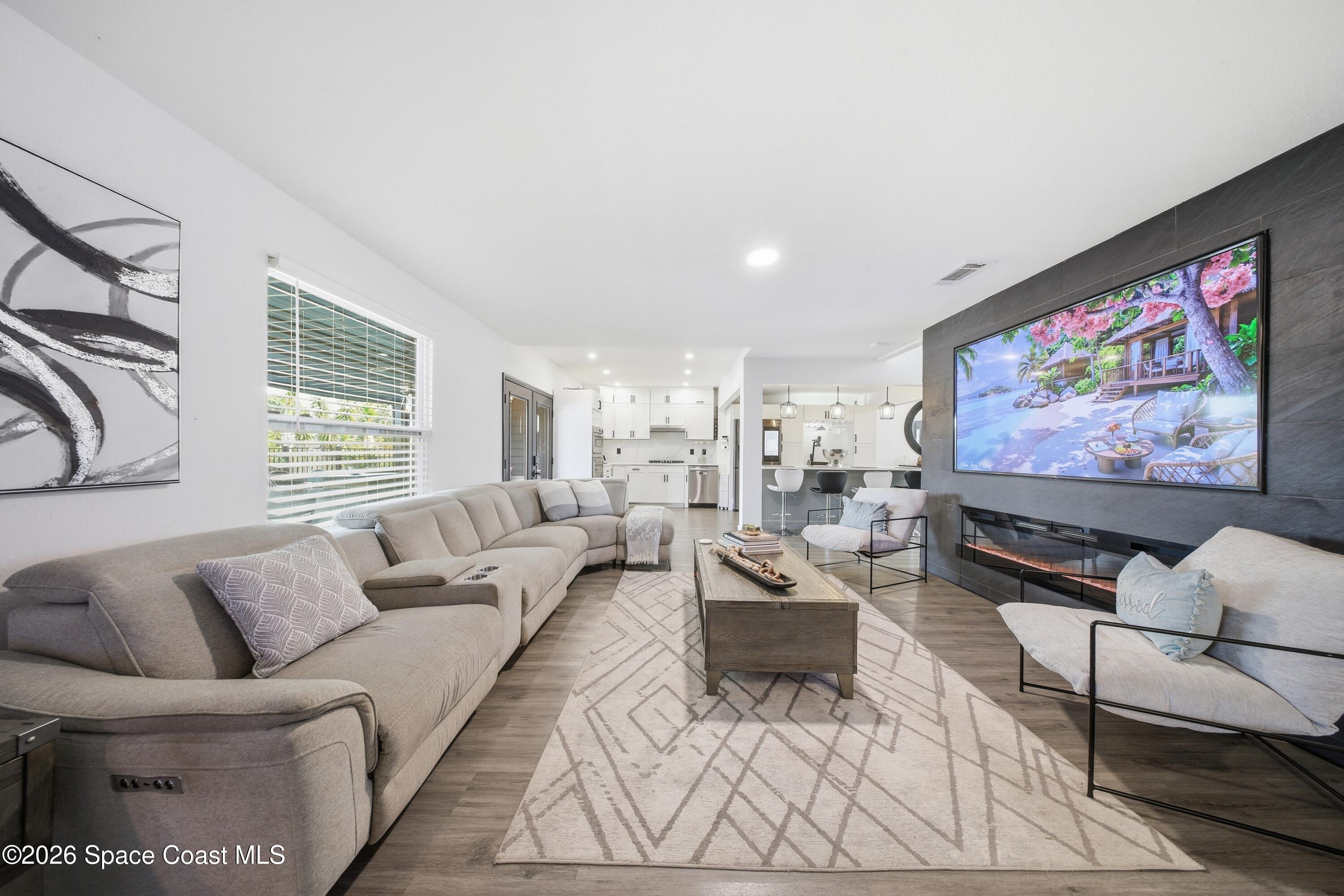 6976 Hammock Lakes Drive