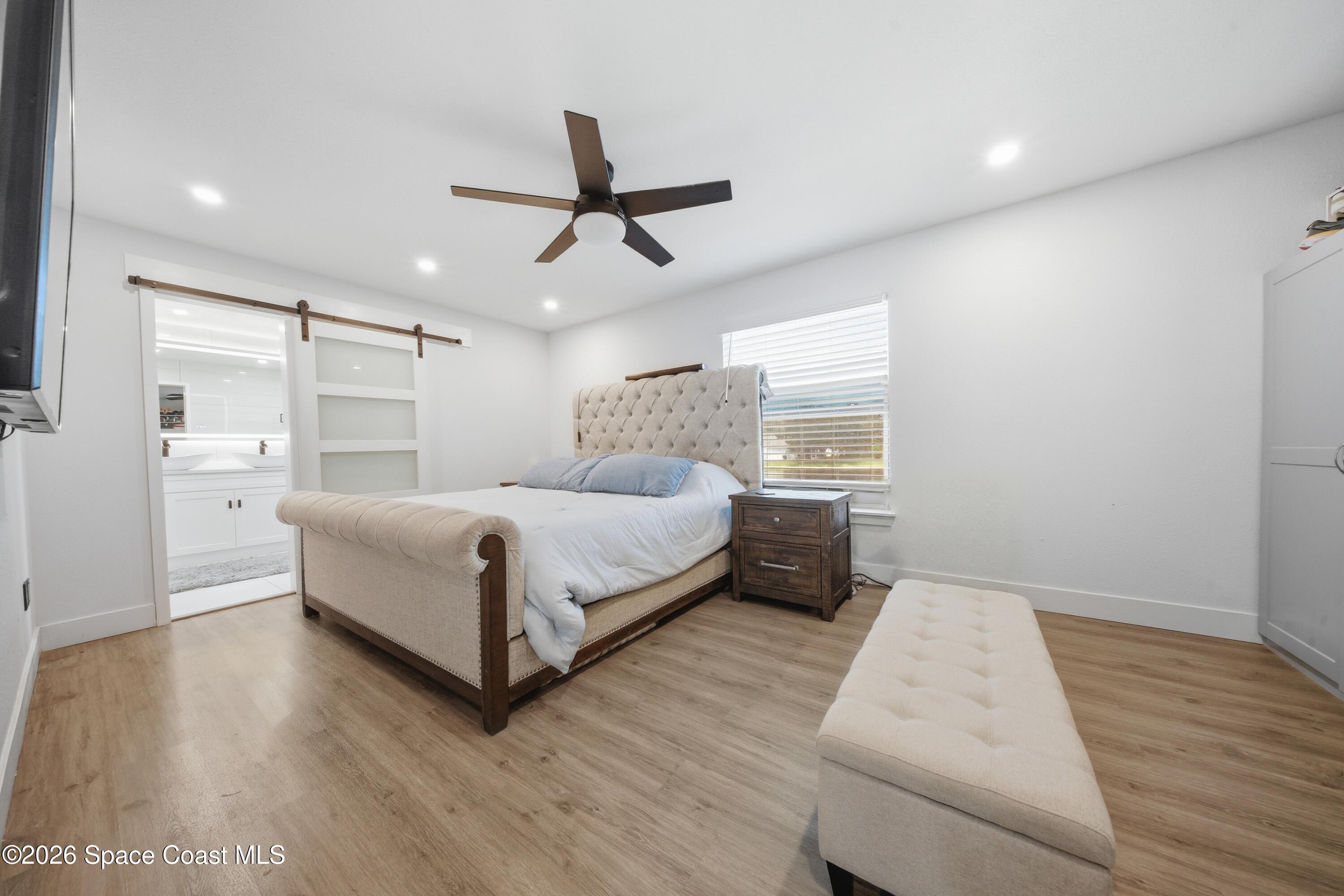 6976 Hammock Lakes Drive
