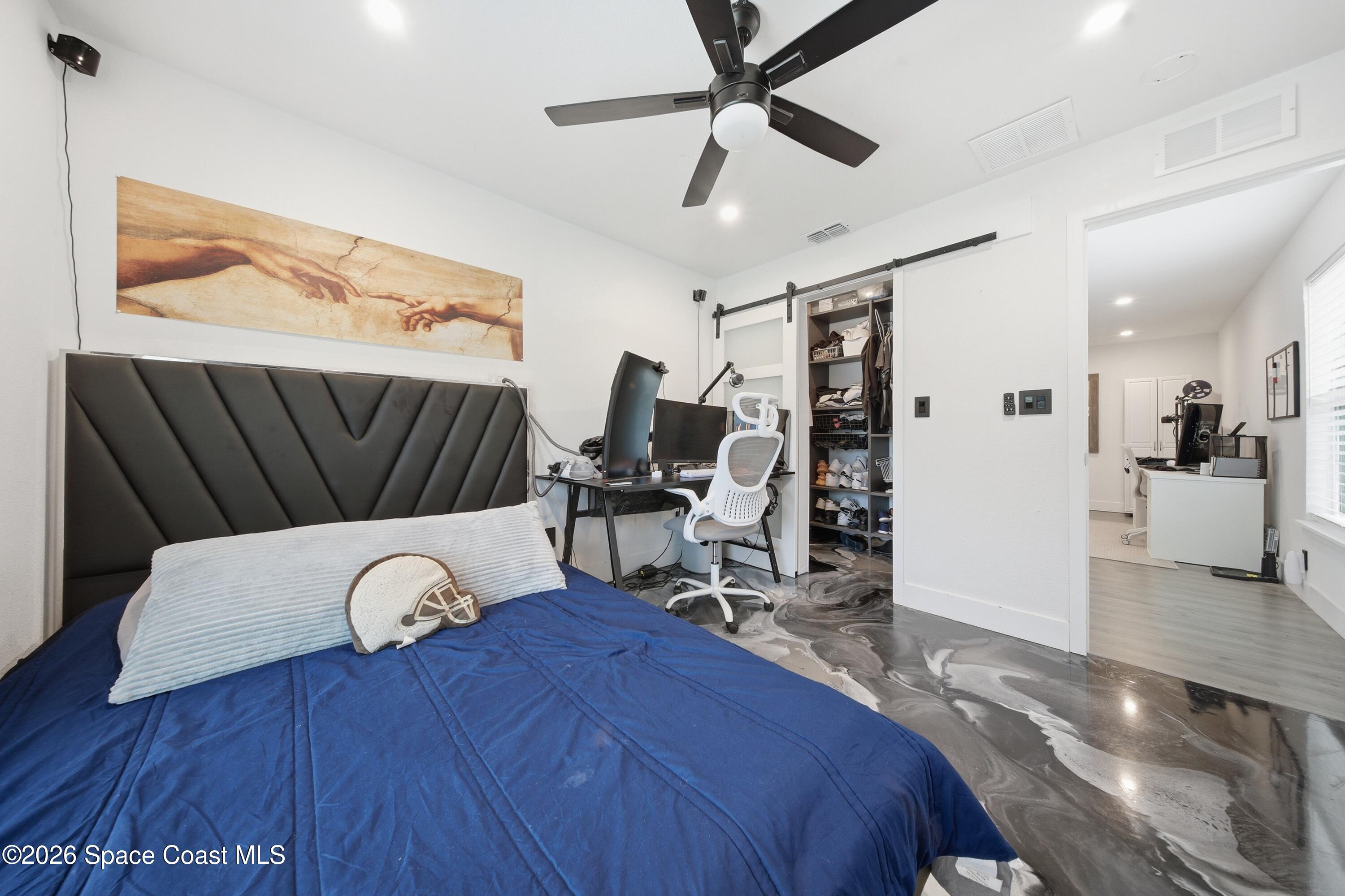 6976 Hammock Lakes Drive