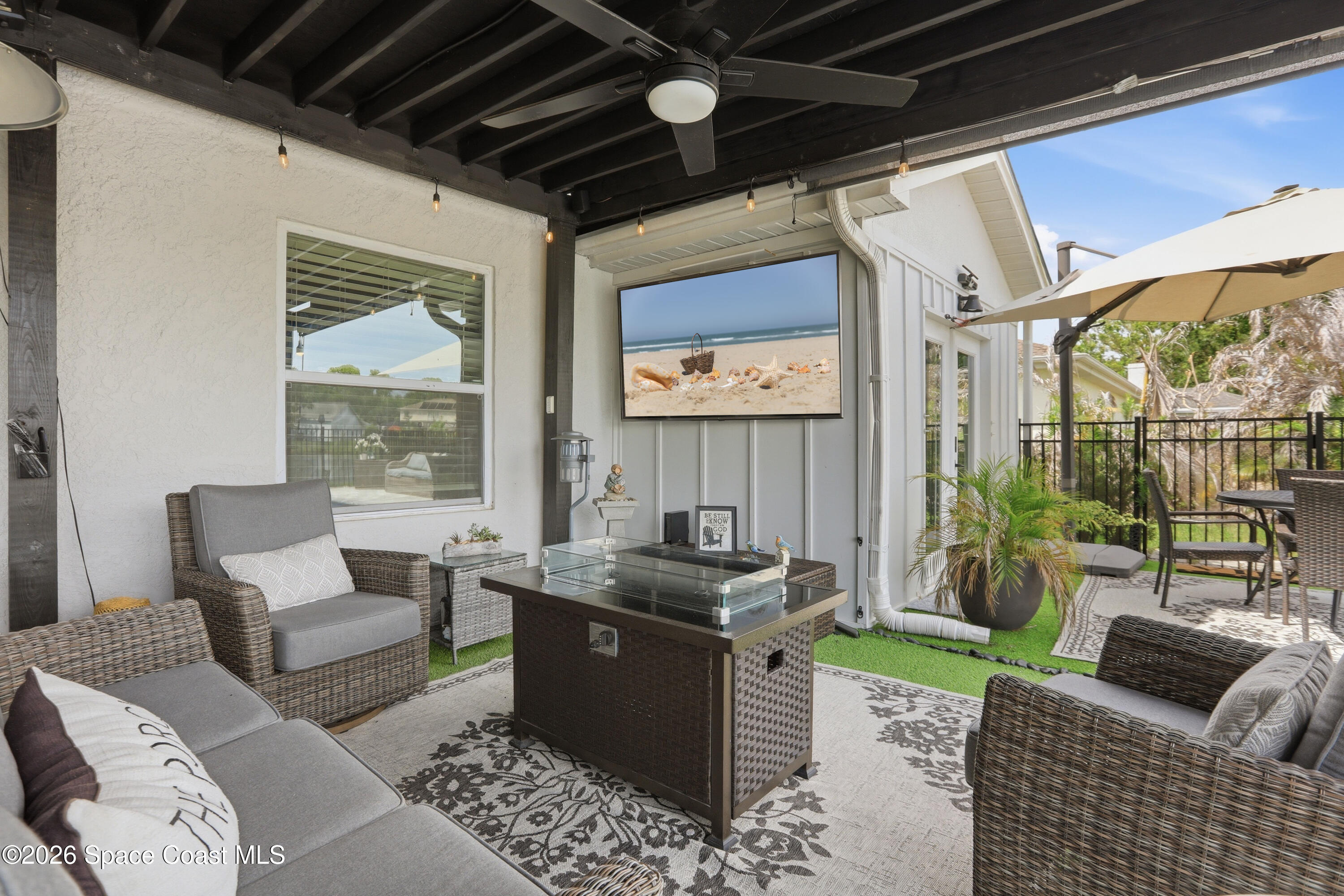 6976 Hammock Lakes Drive