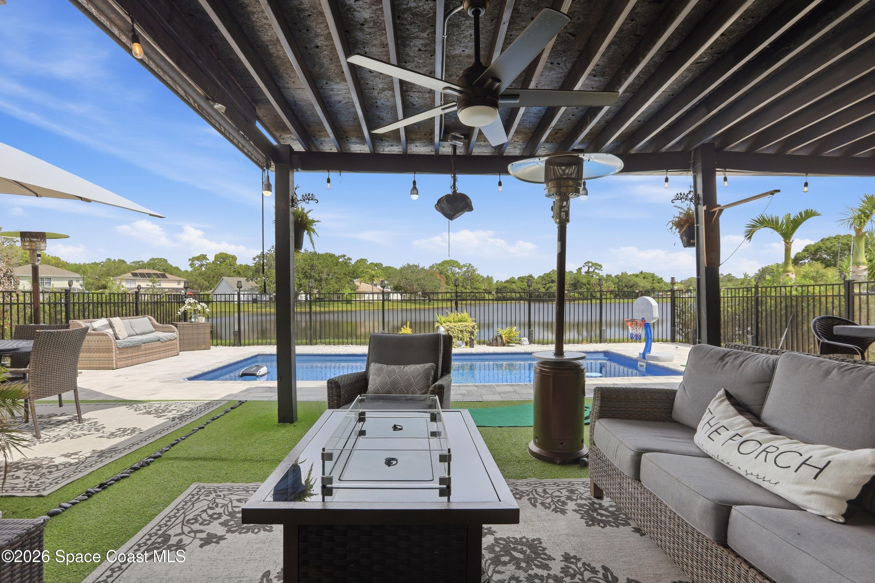 6976 Hammock Lakes Drive