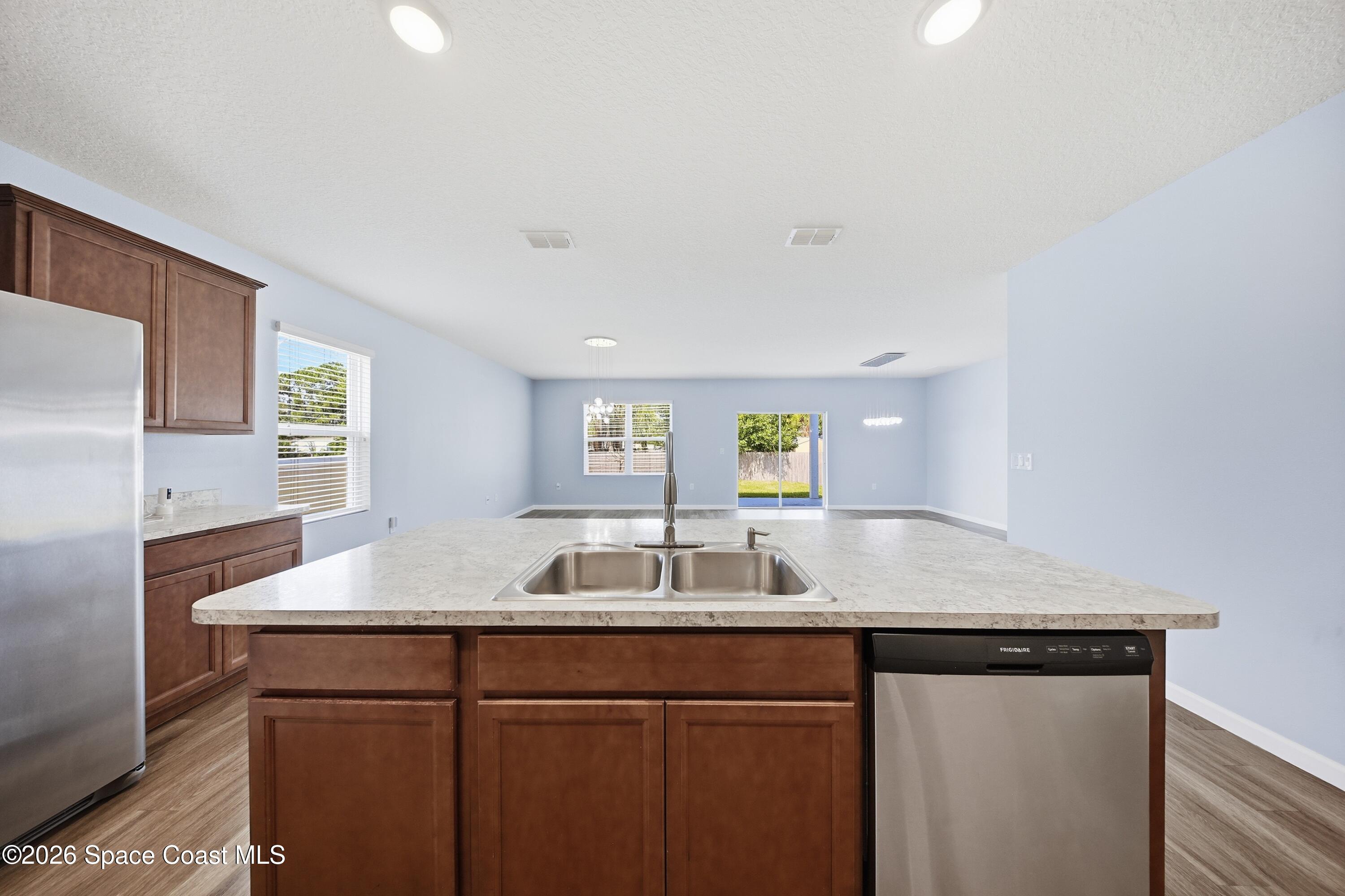270 De Castro Avenue SE