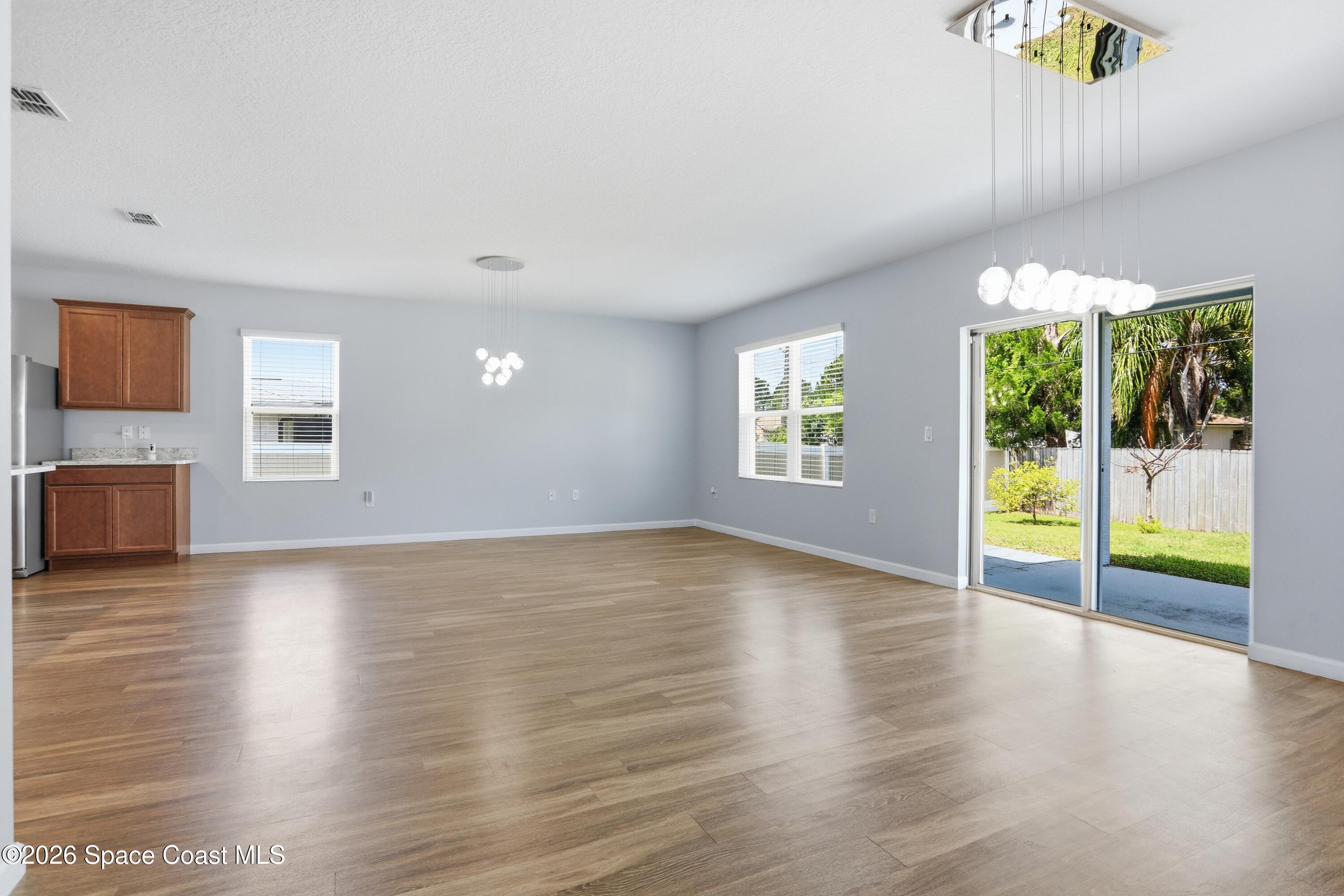 270 De Castro Avenue SE