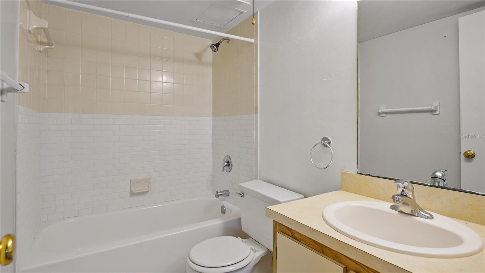 1608 SUNNY BROOK LN NE #105