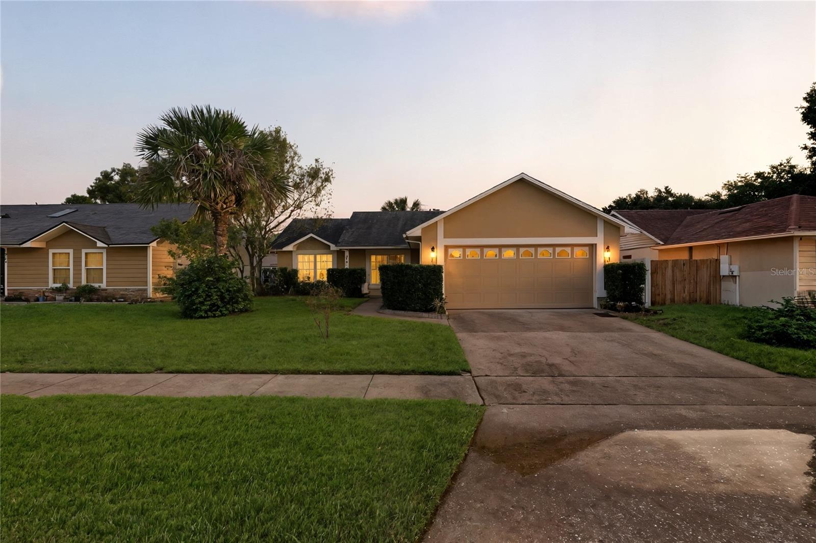 202 S HAMPTON CT