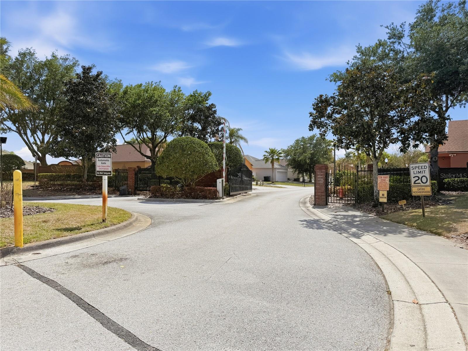 904 KNOLLWOOD DR