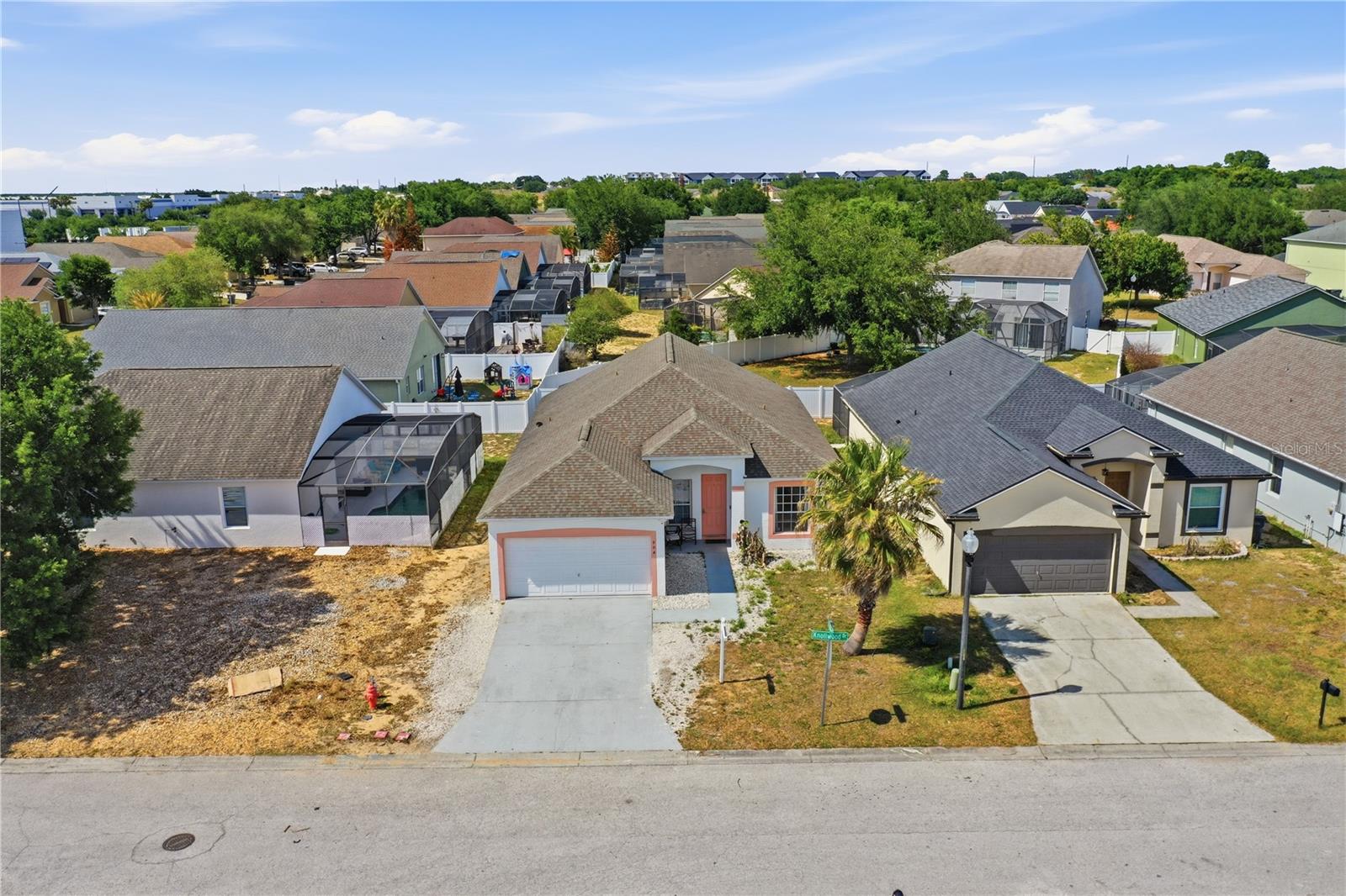 904 KNOLLWOOD DR