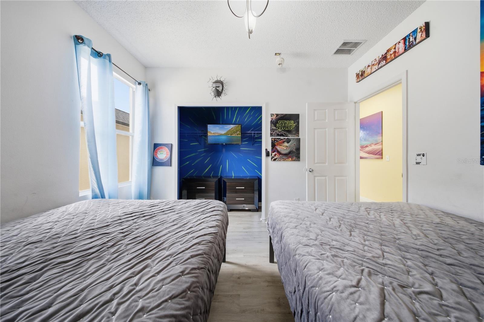 904 KNOLLWOOD DR