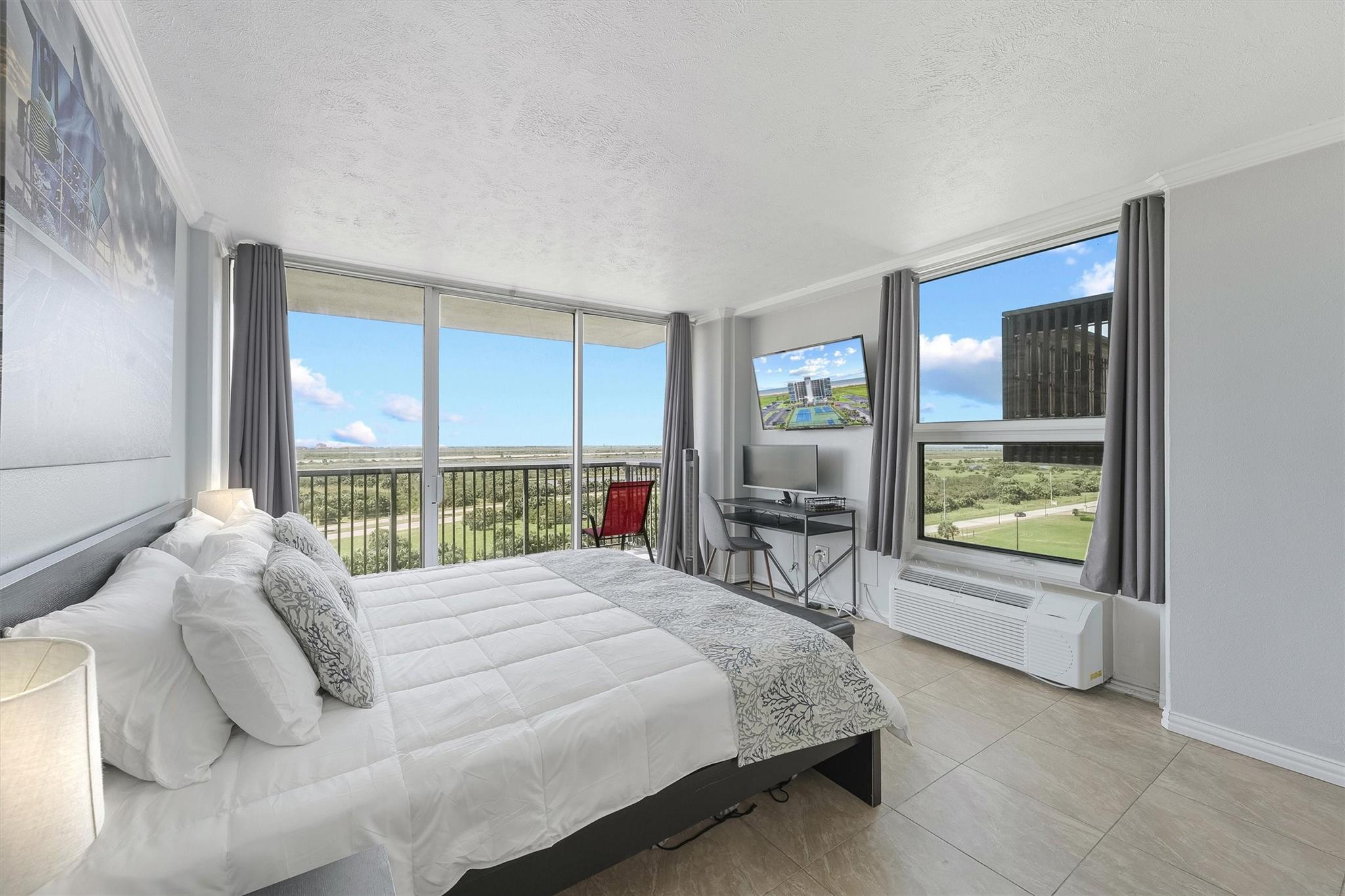 415 E Beach Drive # 702 Unit: 701-702