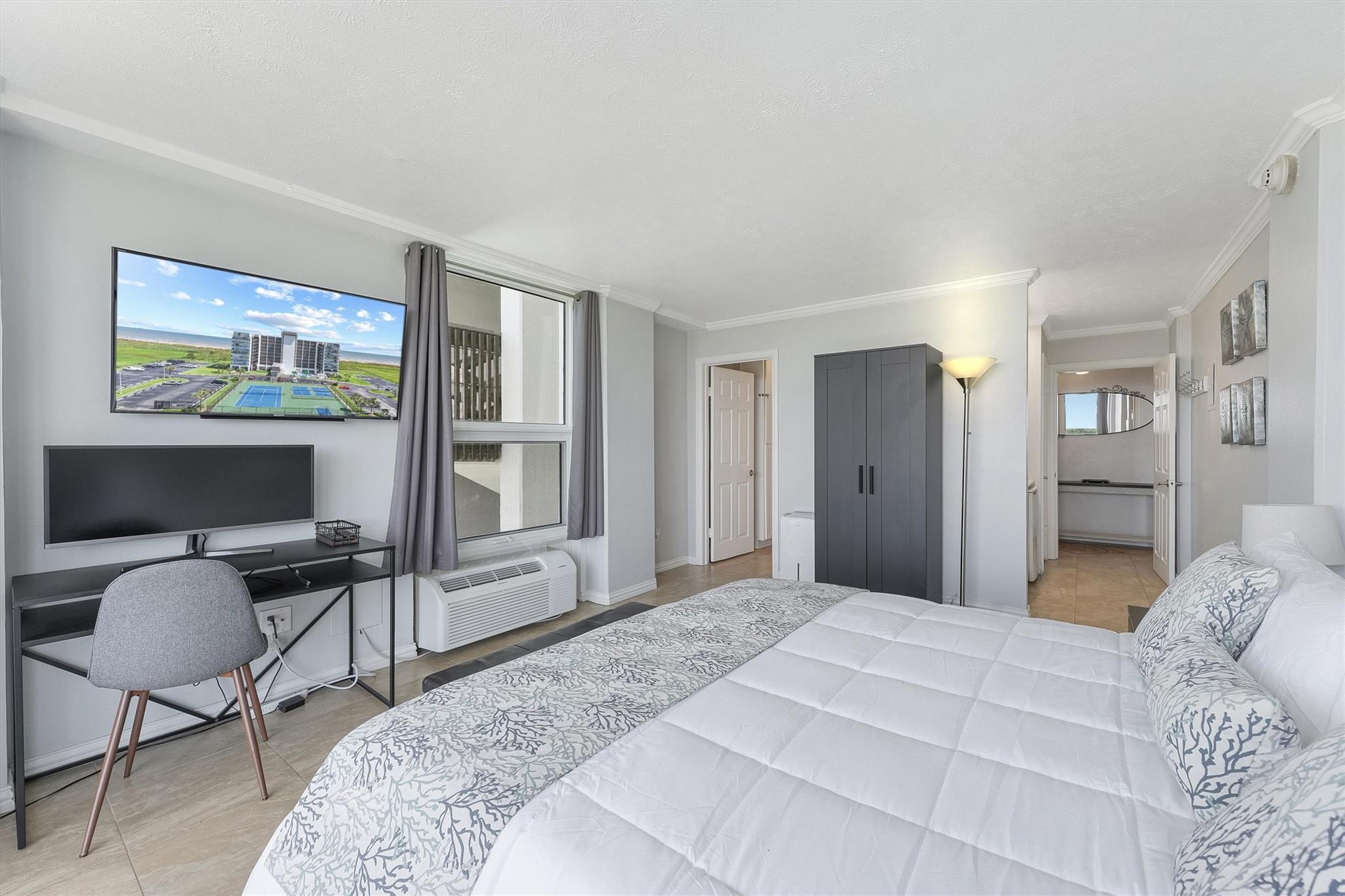 415 E Beach Drive # 702 Unit: 701-702