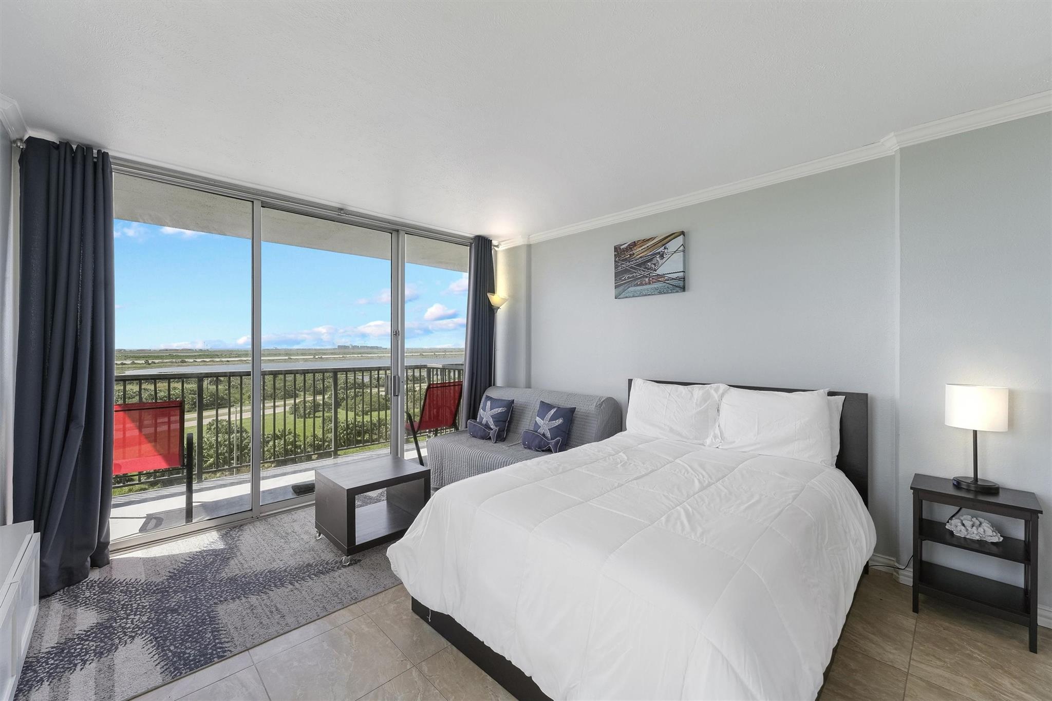 415 E Beach Drive # 702 Unit: 701-702