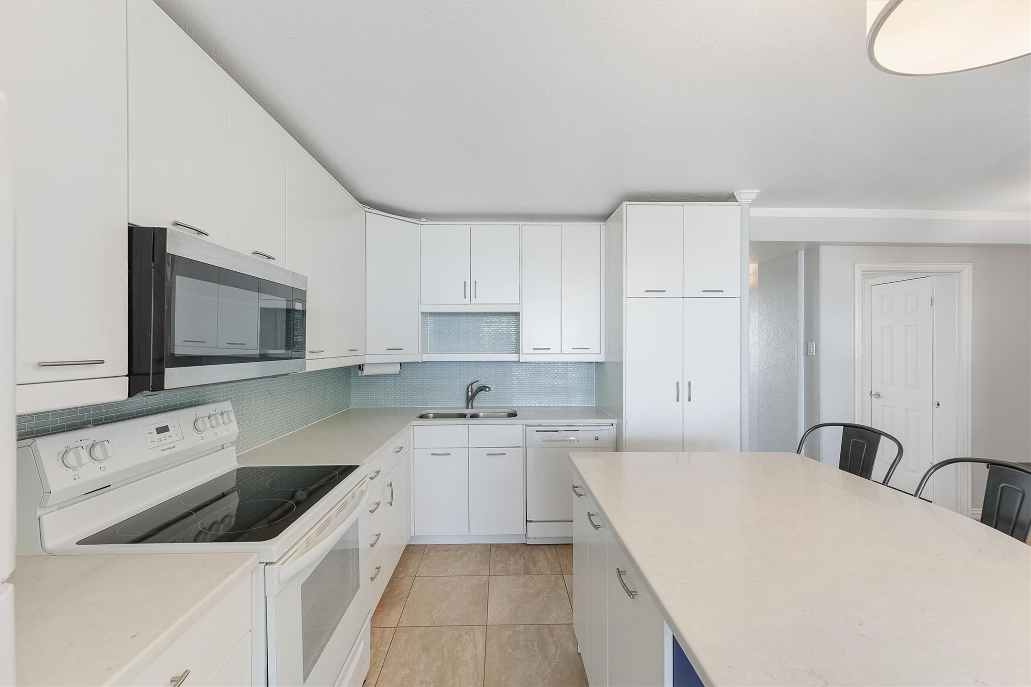 415 E Beach Drive # 702 Unit: 701-702
