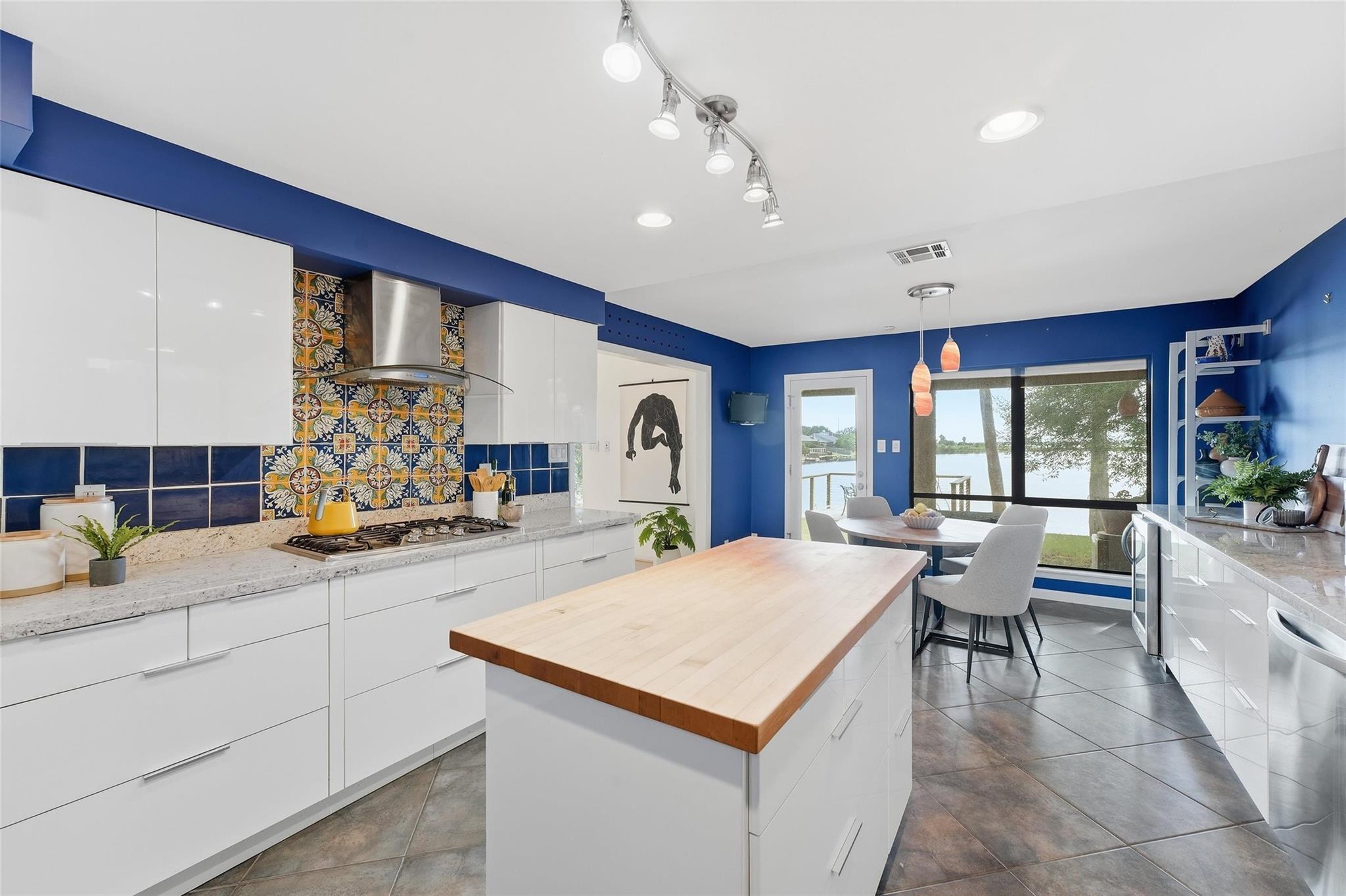 8 Quintana Drive