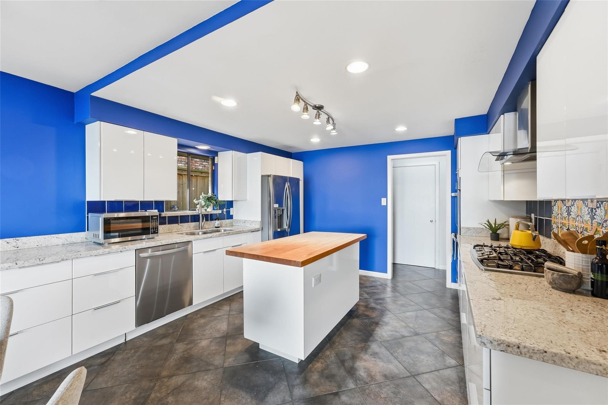 8 Quintana Drive