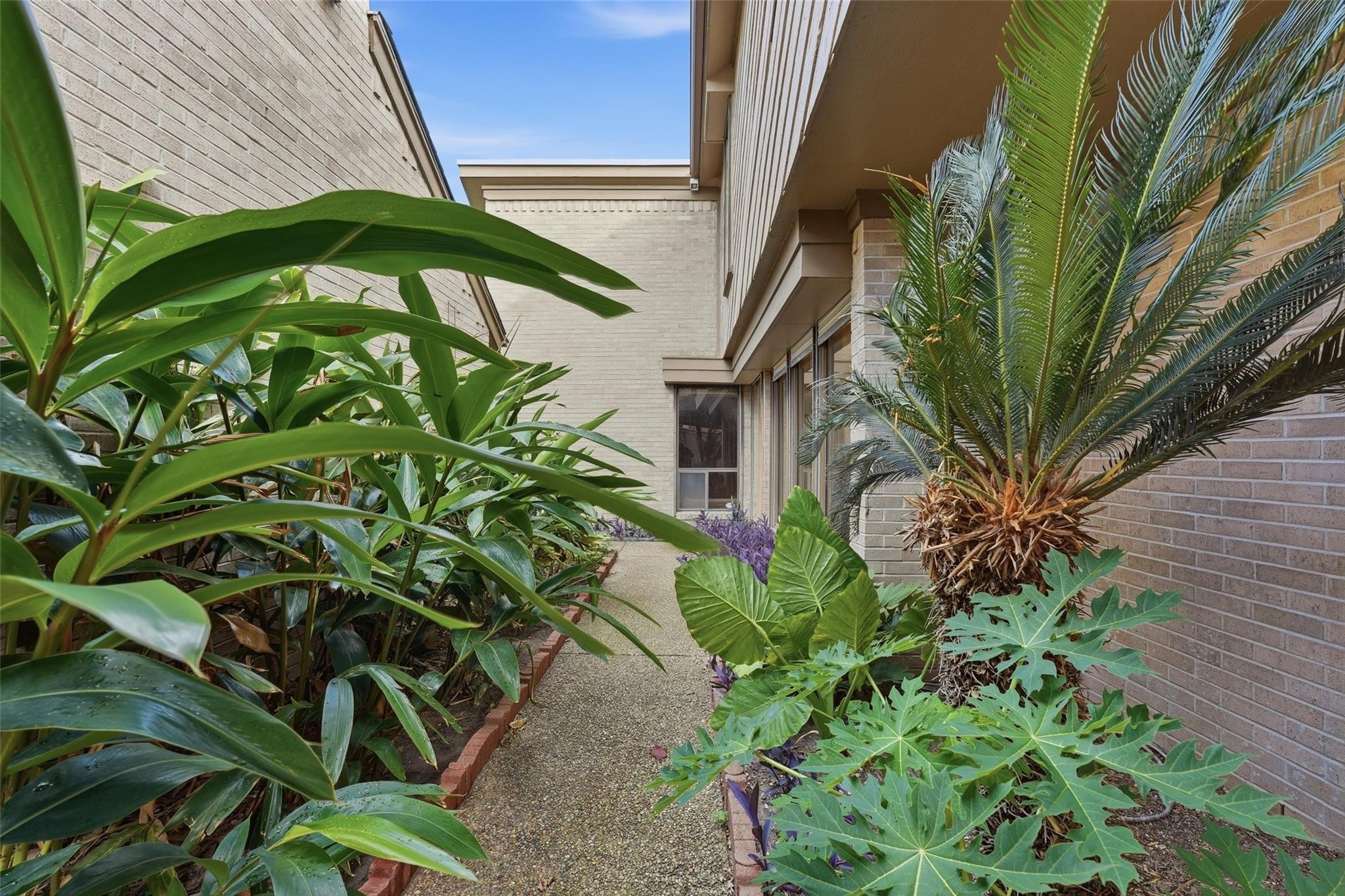 8 Quintana Drive