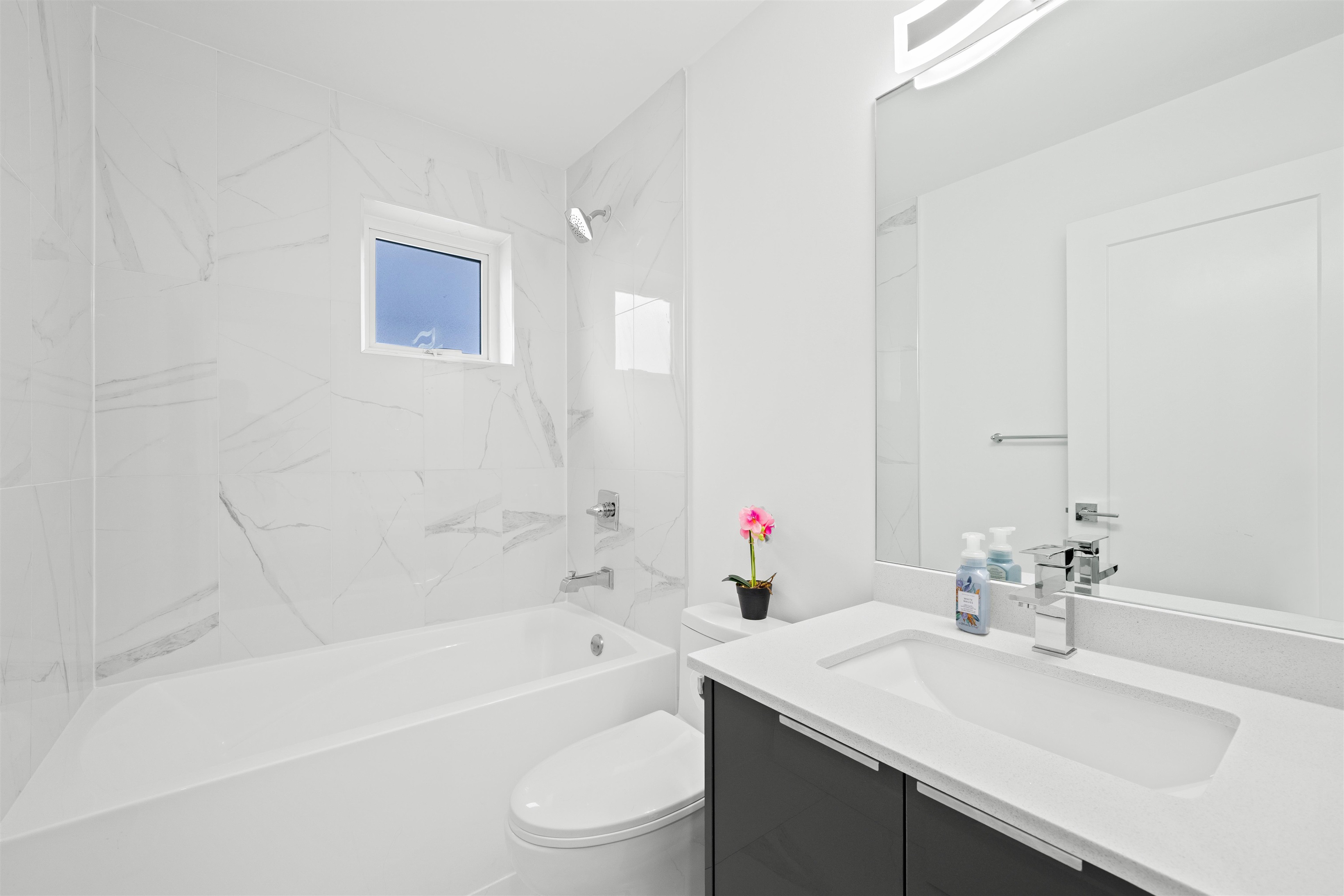 19760 55 AVENUE Unit: 13