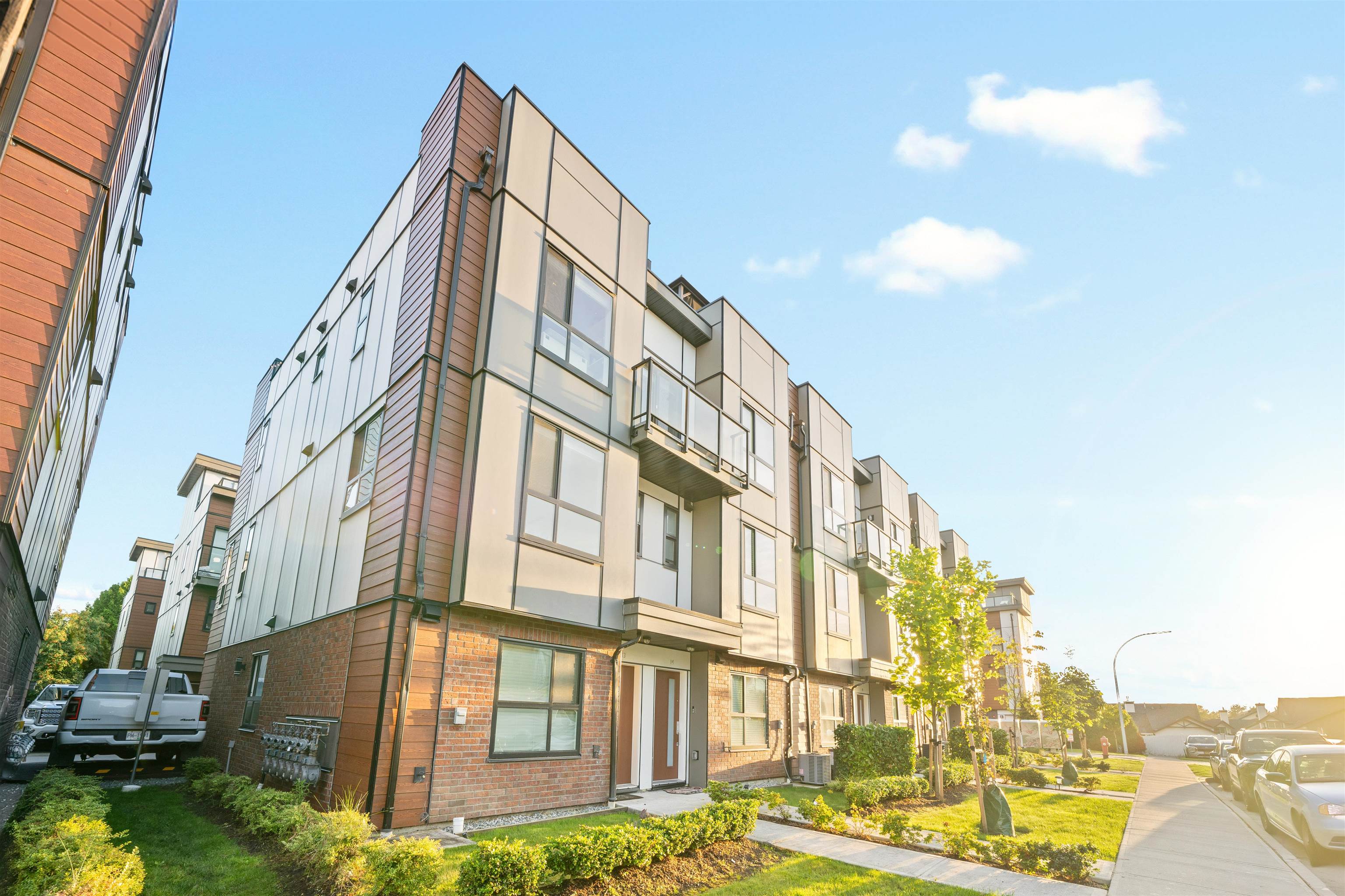 19760 55 AVENUE Unit: 13