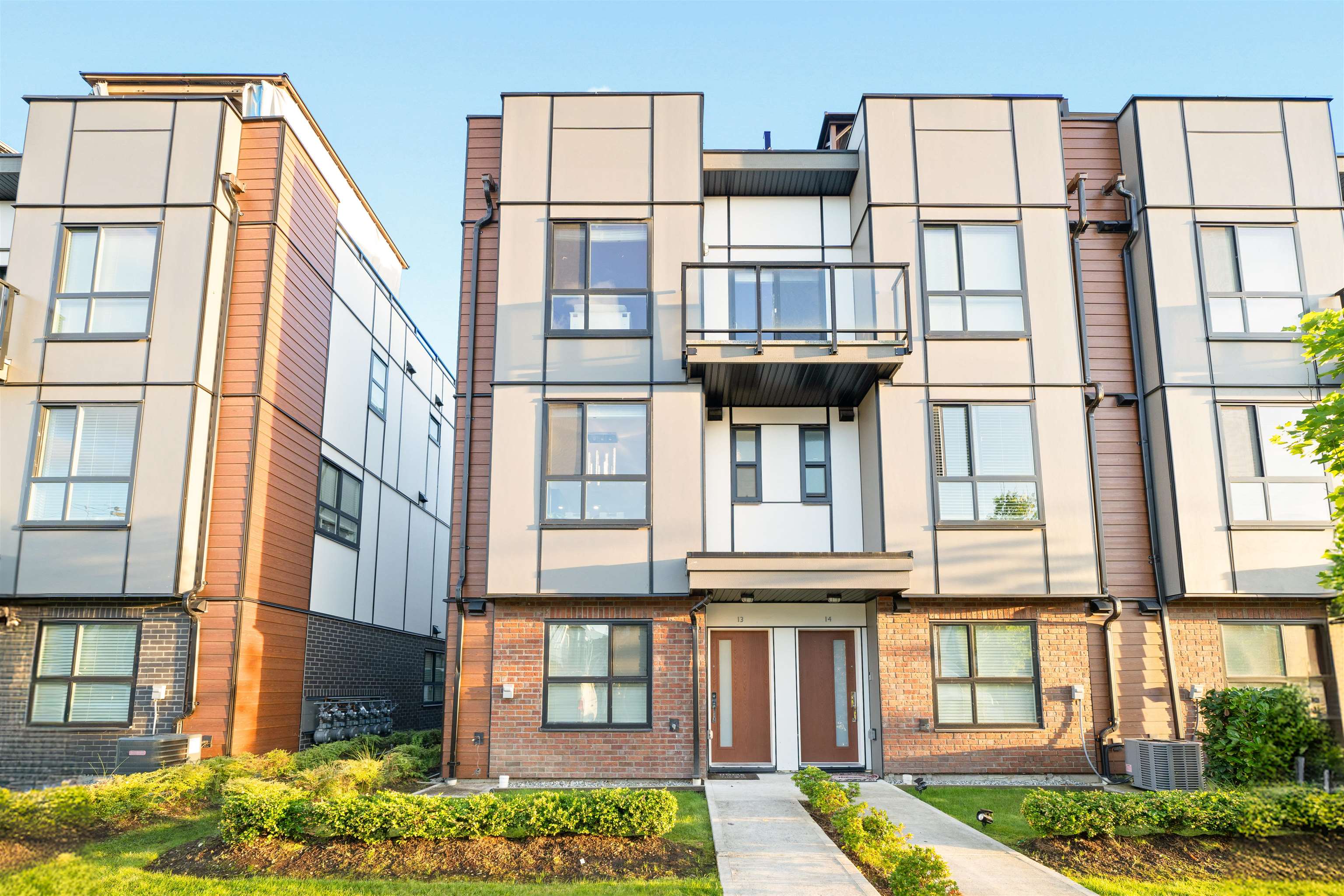 19760 55 AVENUE Unit: 13