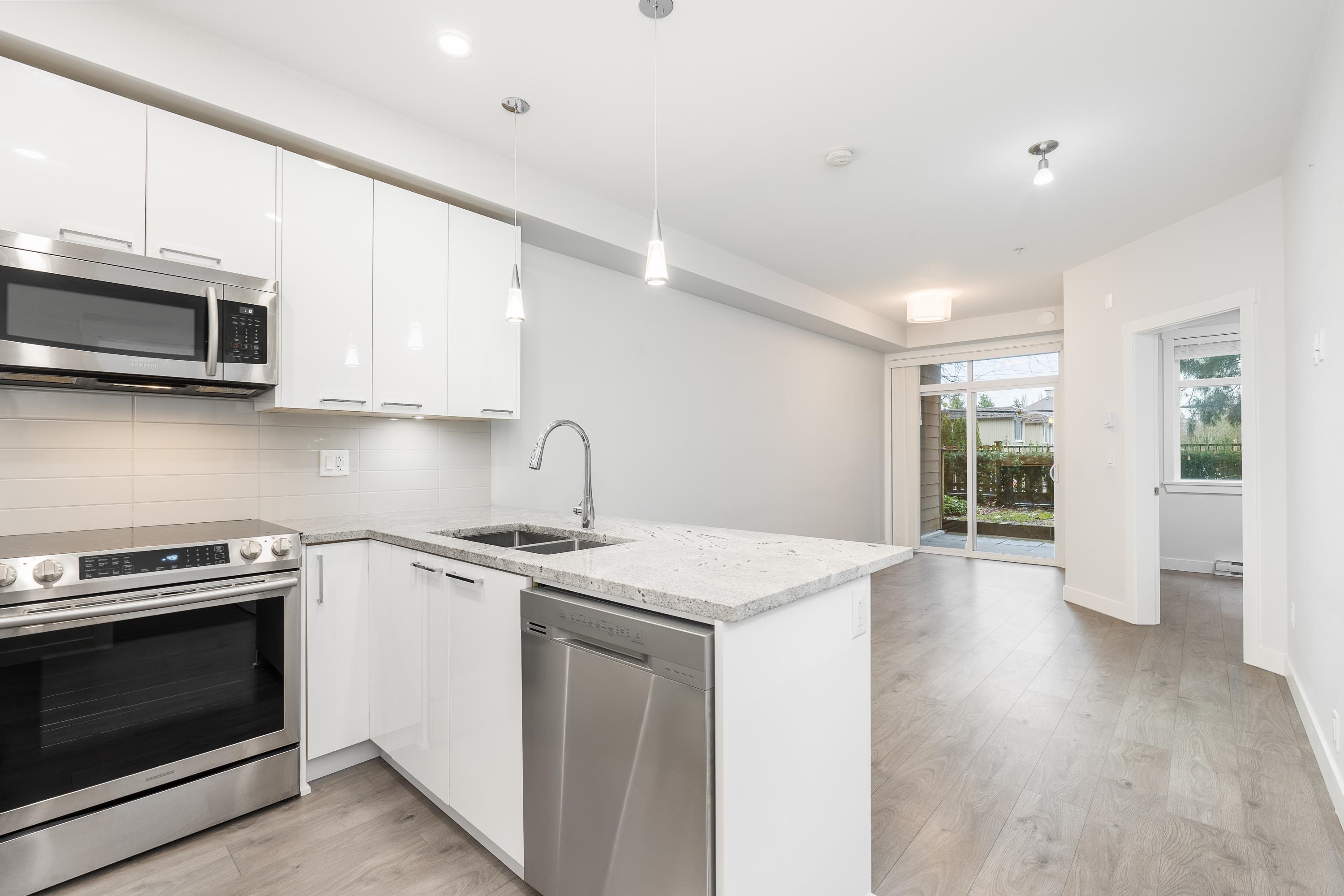 102-20686 Eastleigh Crescent Unit: 102