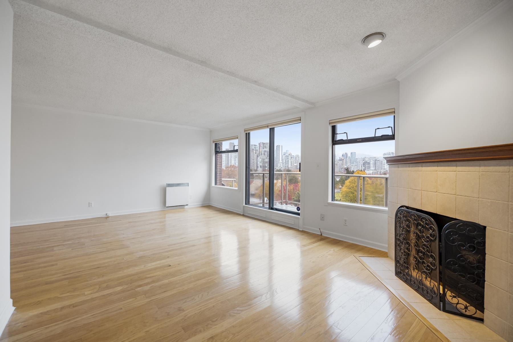 303-1005 7th Avenue Unit: 303