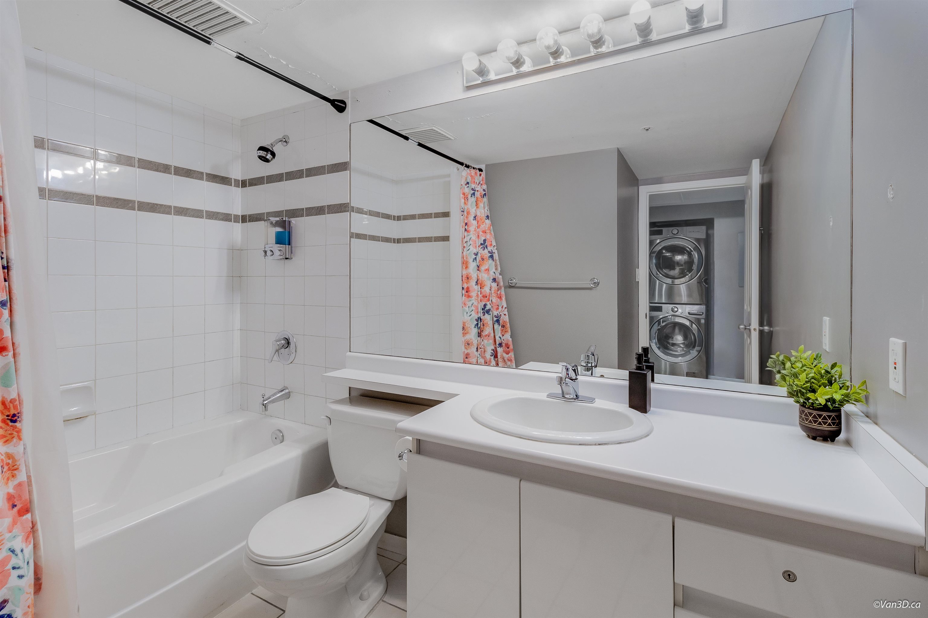 415-555 Abbott Street Unit: 415