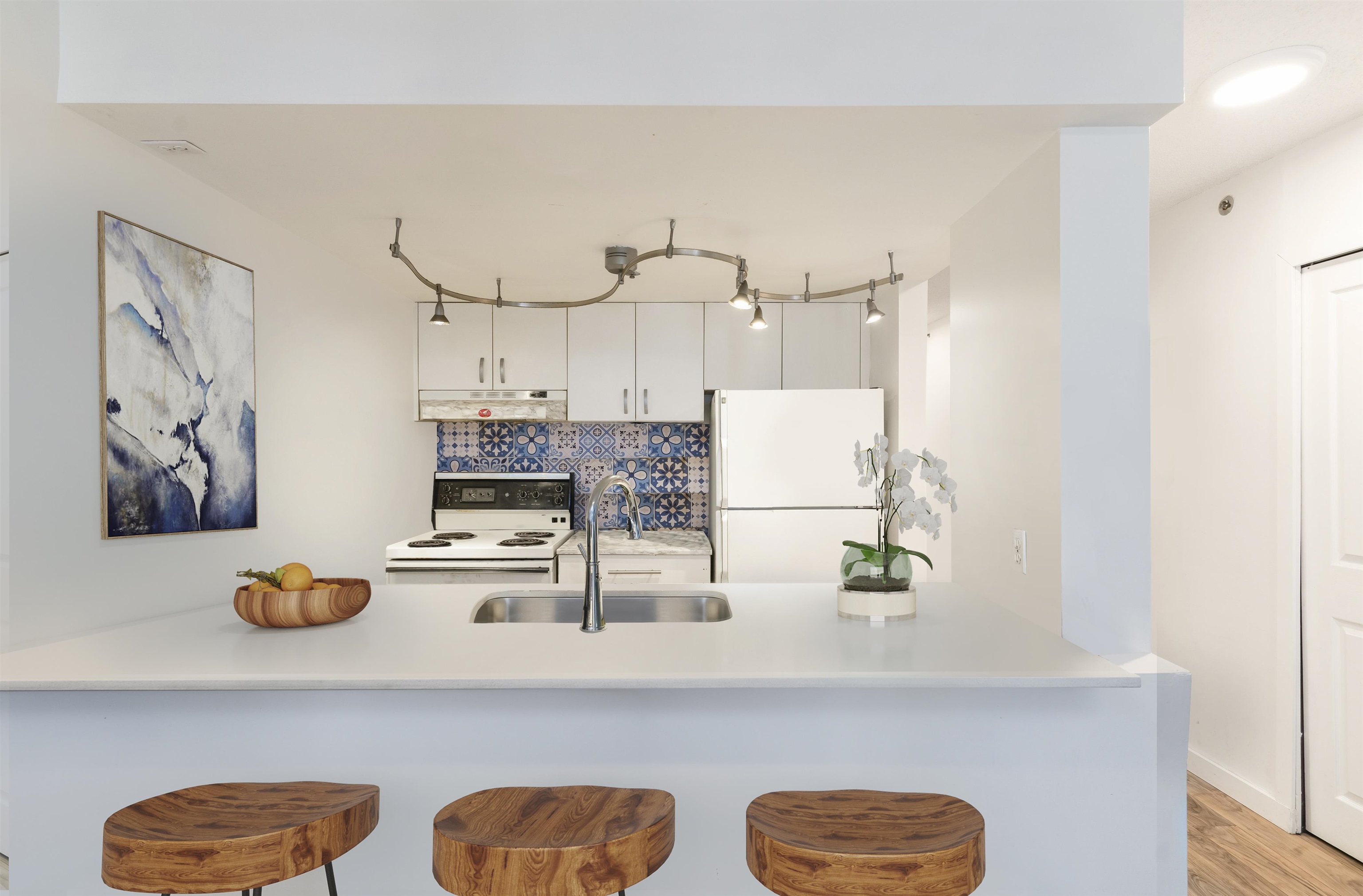 1004-789 Drake Street Unit: 1004