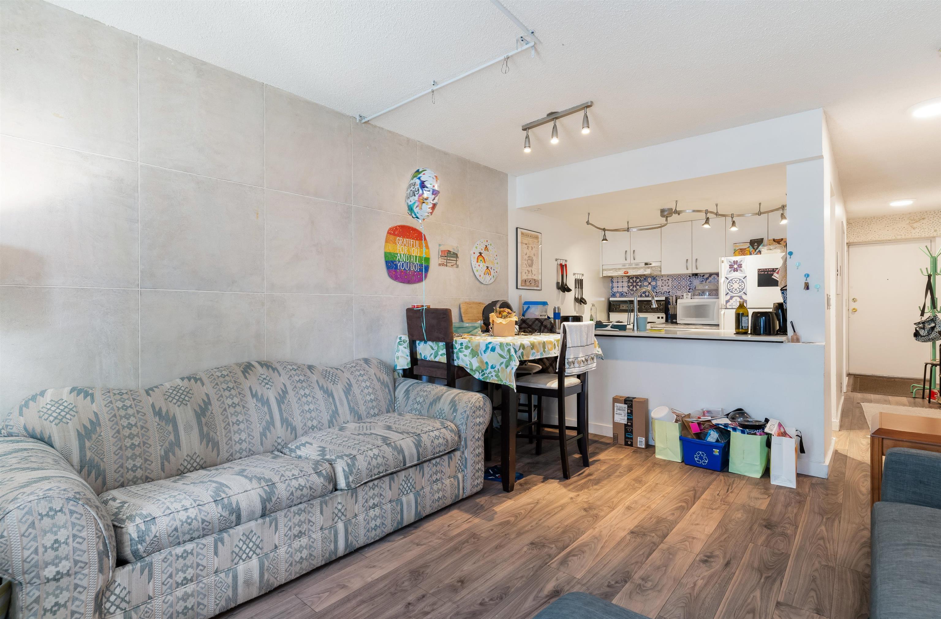 1004-789 Drake Street Unit: 1004