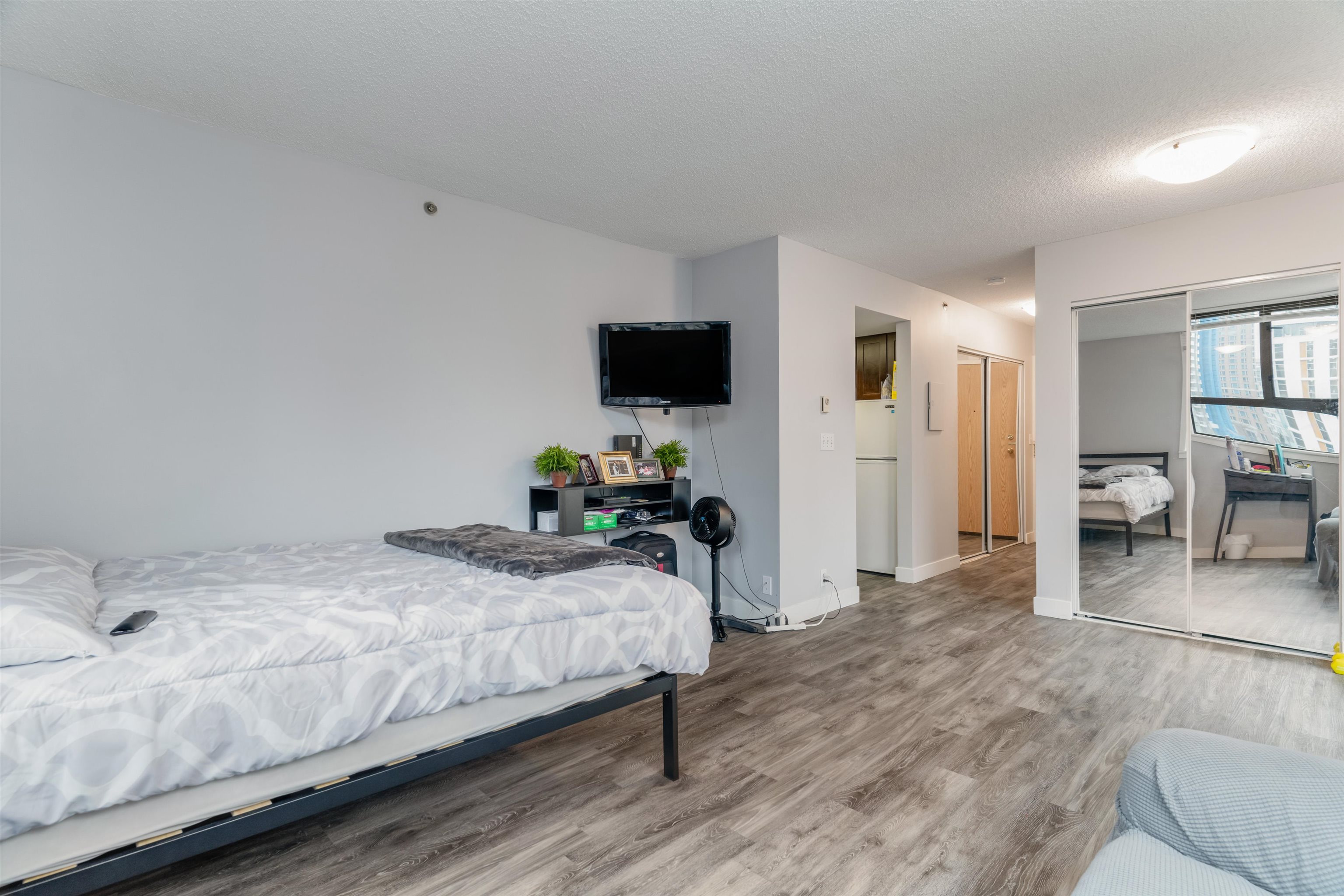 408-789 Drake Street Unit: 408
