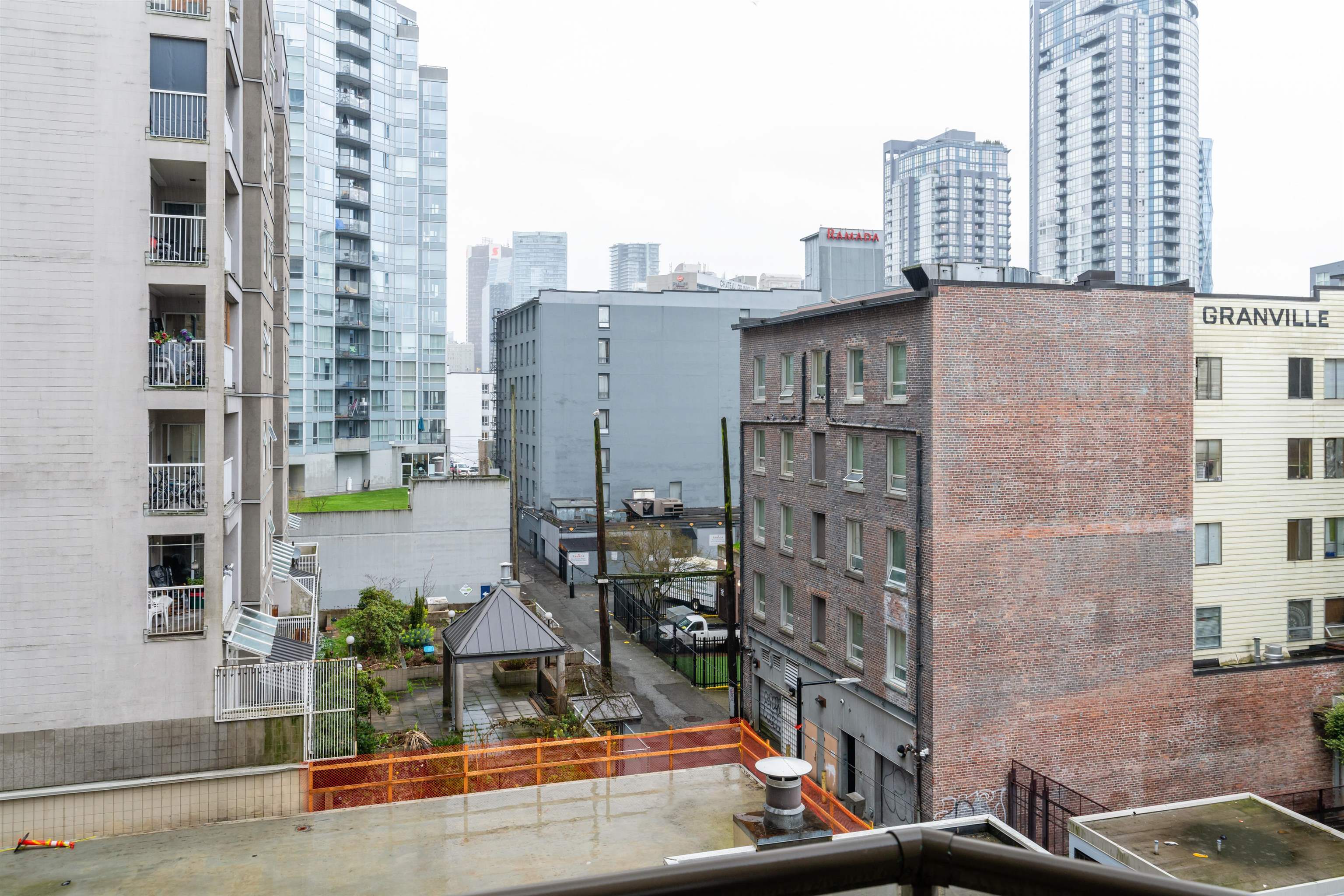 408-789 Drake Street Unit: 408