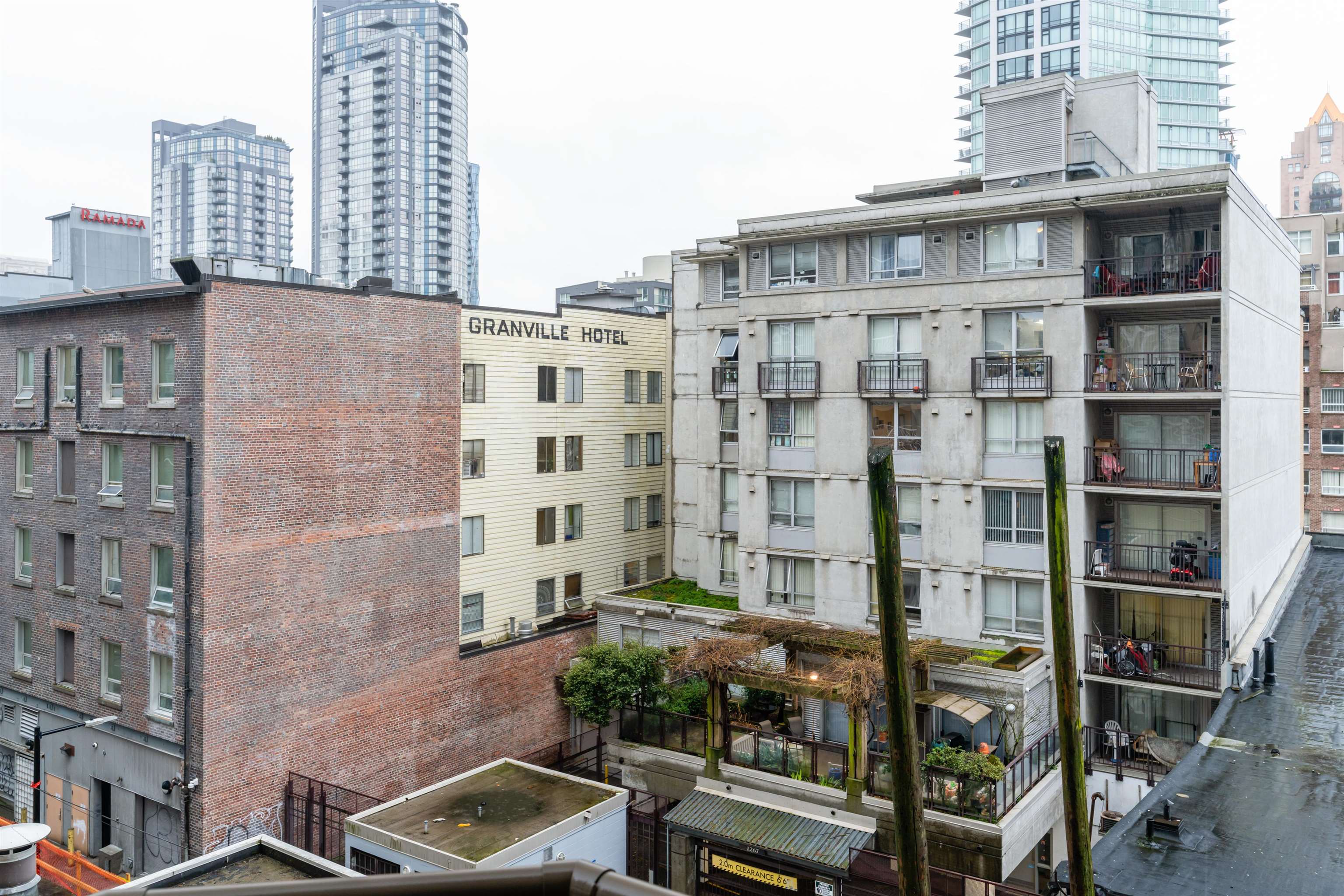 408-789 Drake Street Unit: 408