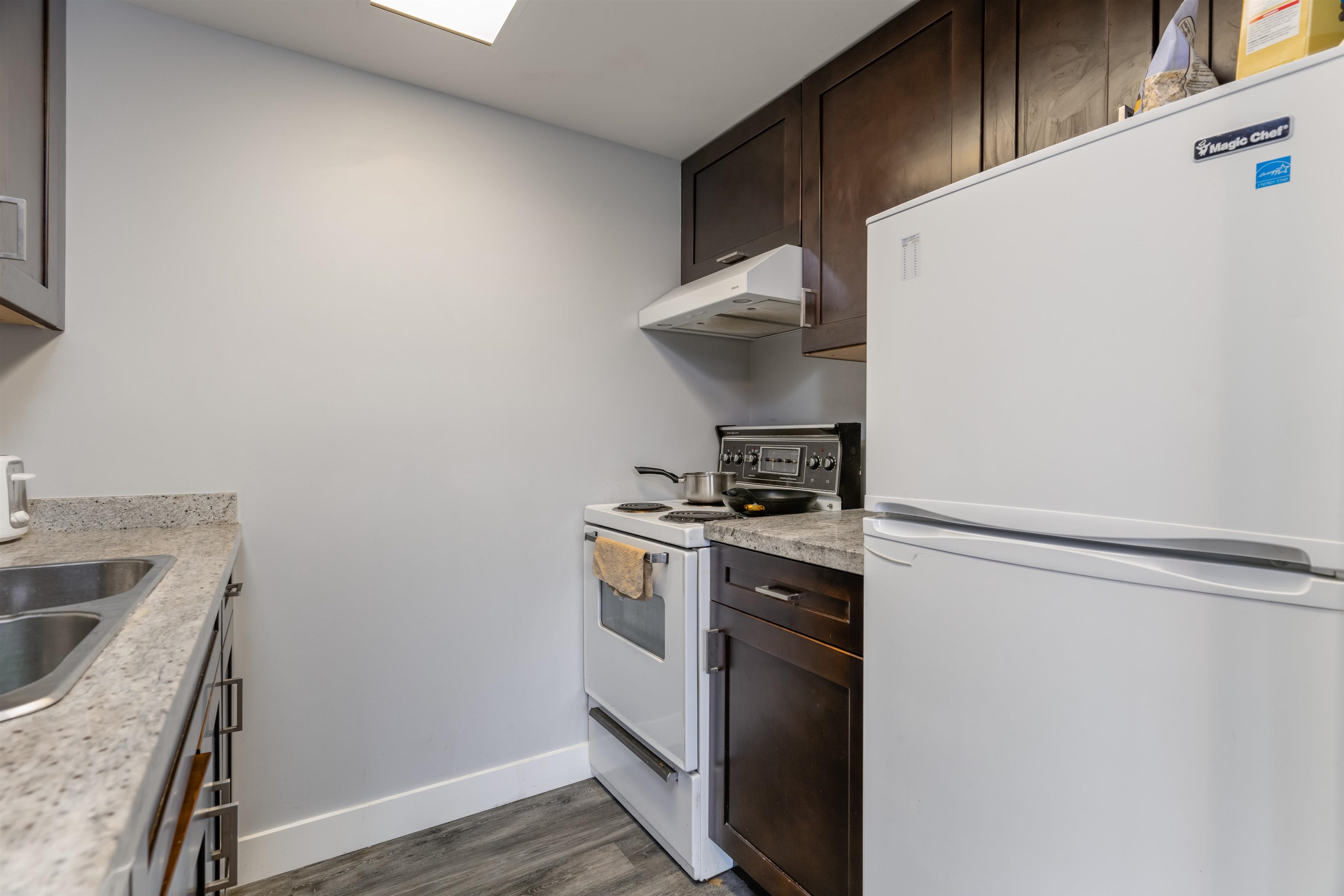 408-789 Drake Street Unit: 408