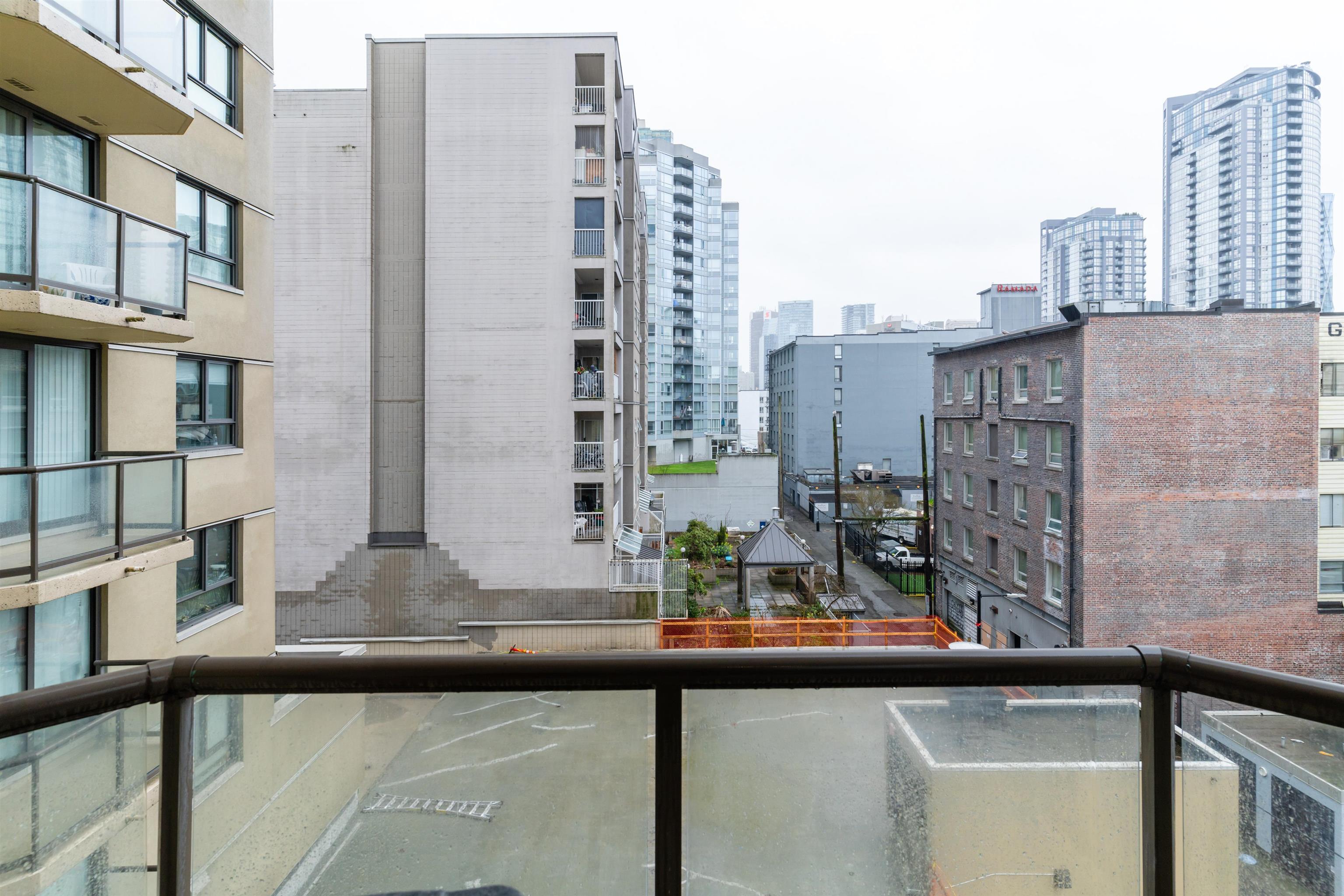 408-789 Drake Street Unit: 408