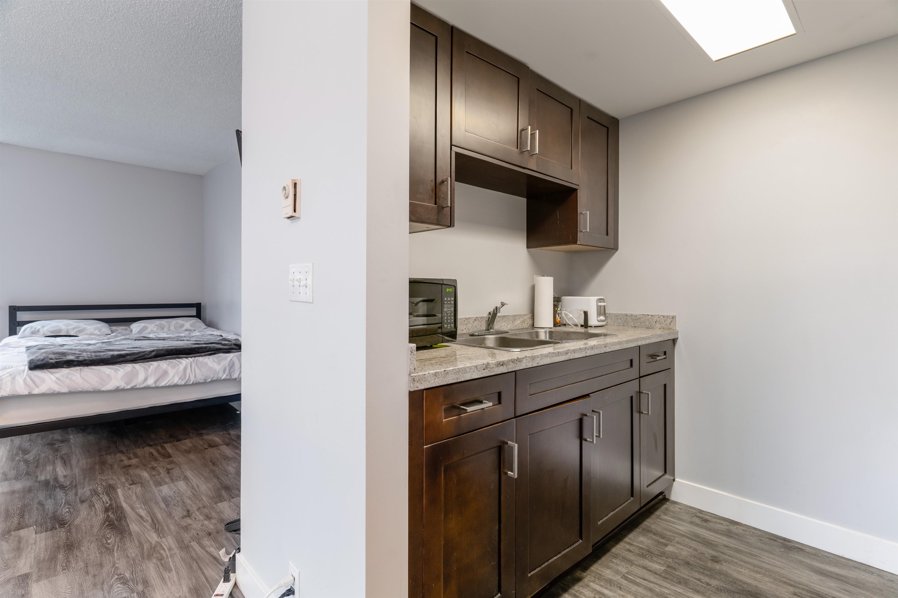408-789 Drake Street Unit: 408