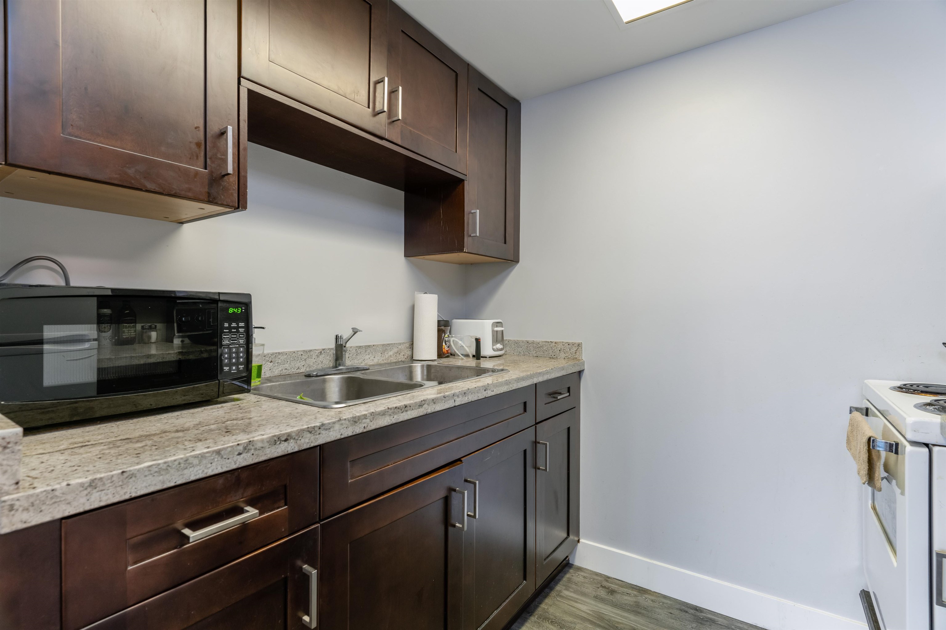 408-789 Drake Street Unit: 408