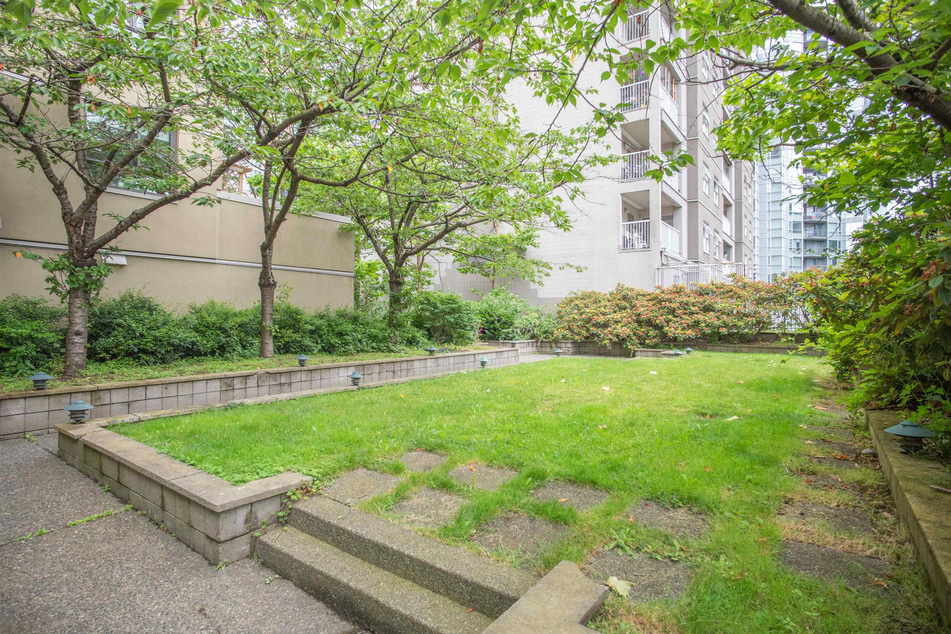 408-789 Drake Street Unit: 408