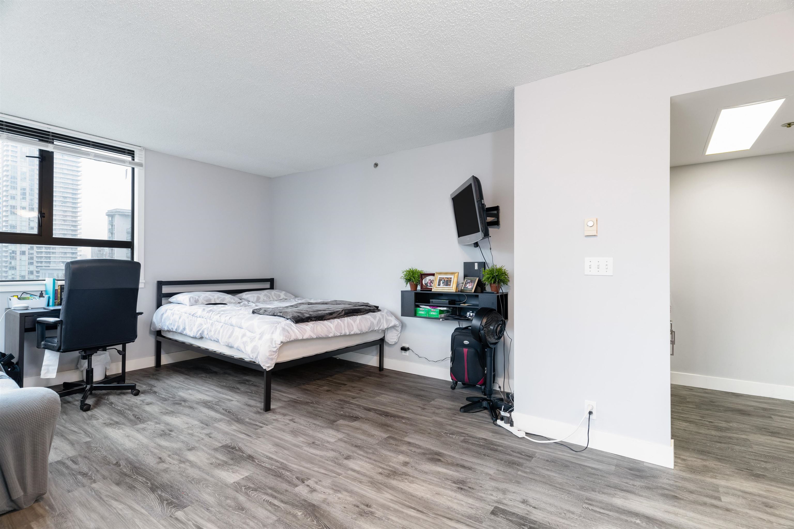 408-789 Drake Street Unit: 408
