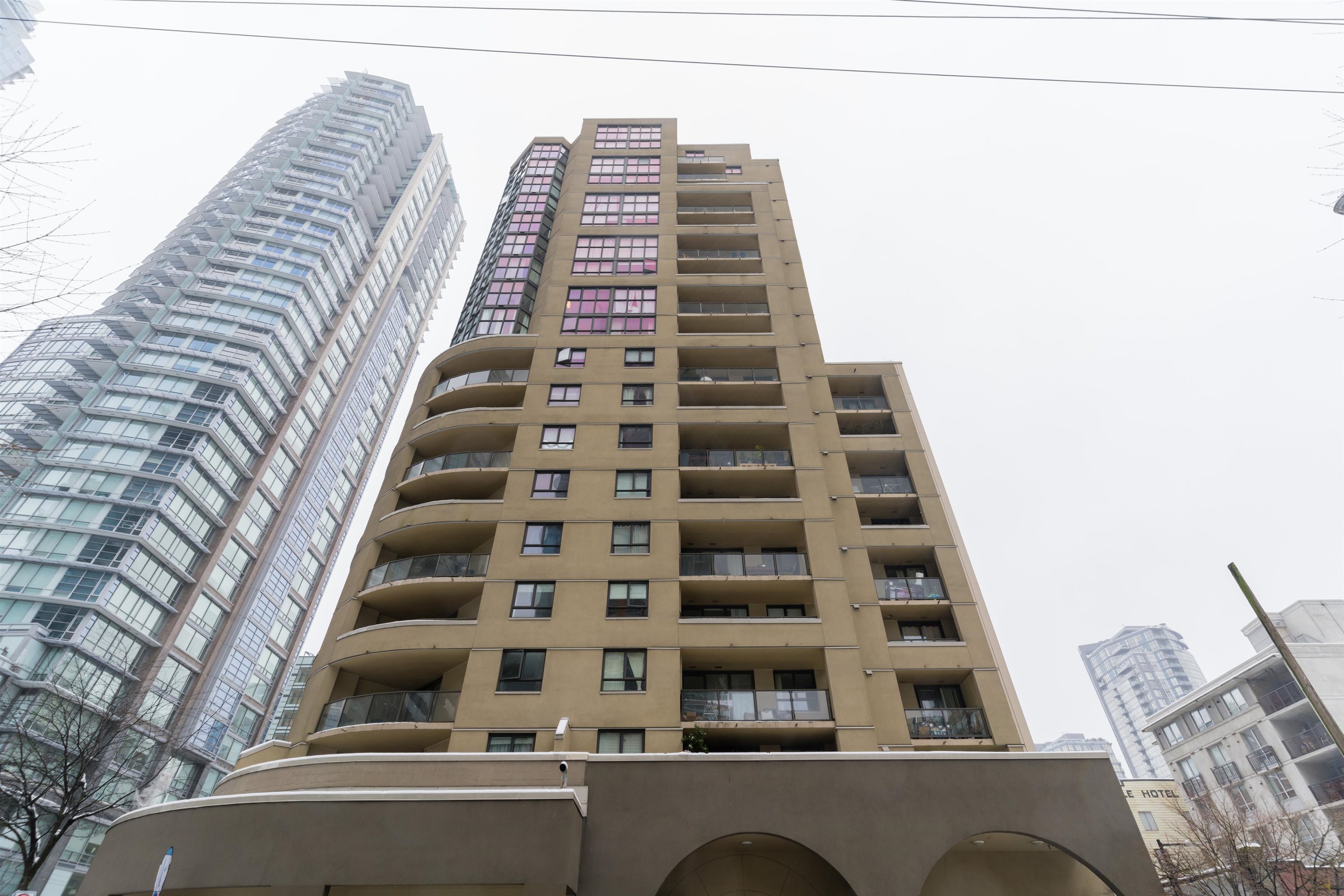 408-789 Drake Street Unit: 408
