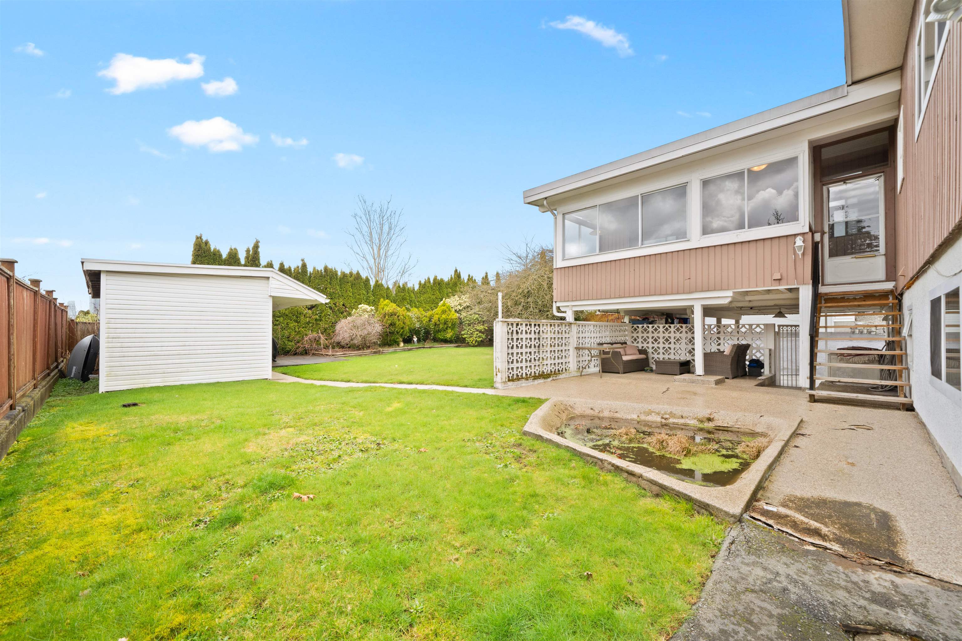 6565 Sumas Drive