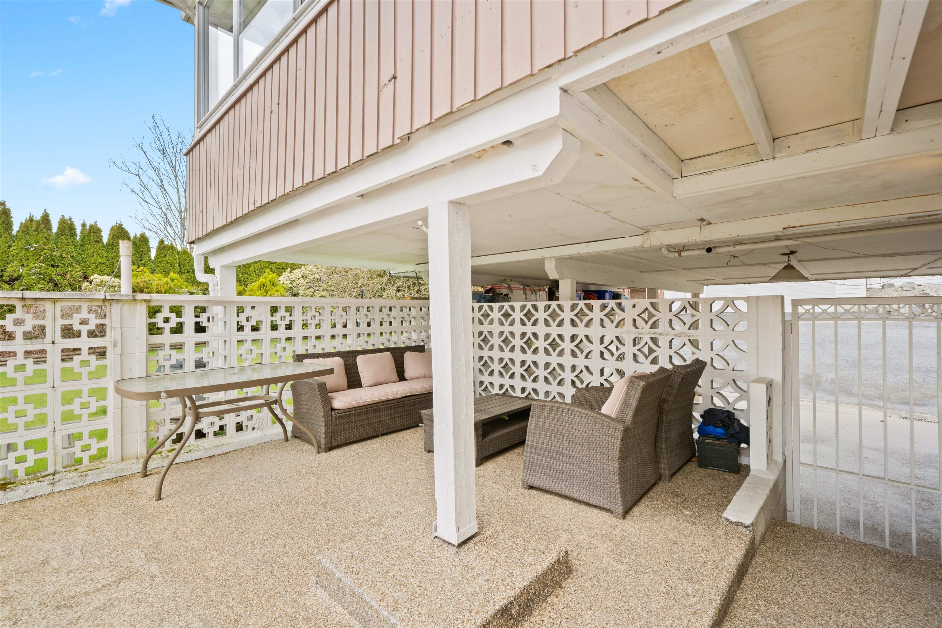 6565 Sumas Drive