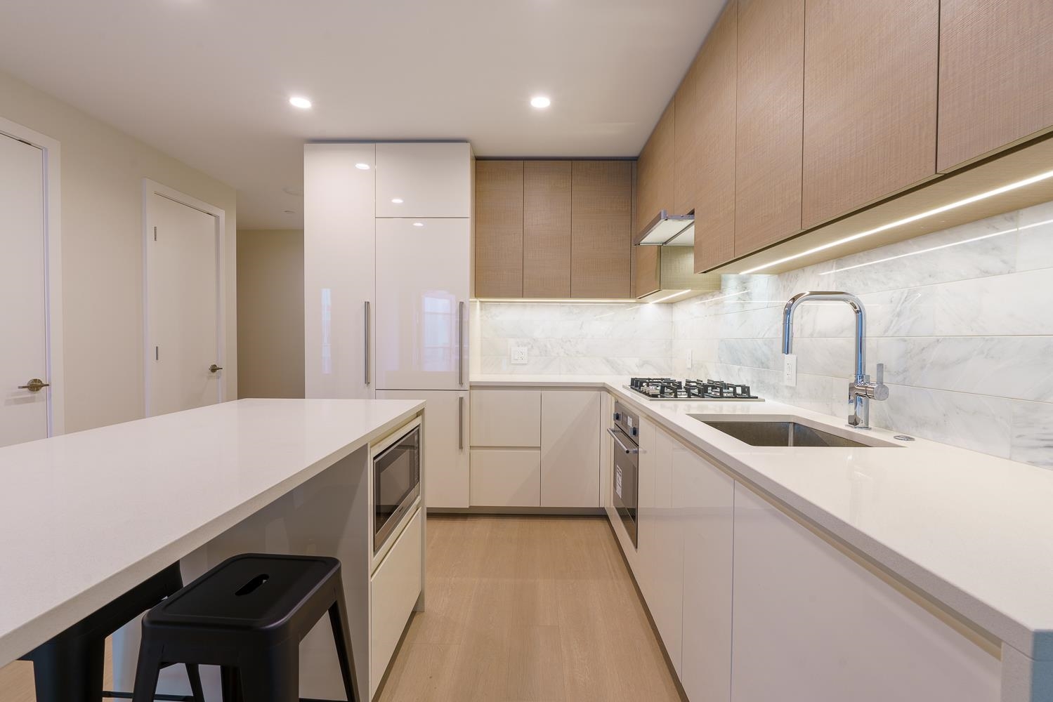 2207 2186 GILMORE AVENUE Unit: 2207