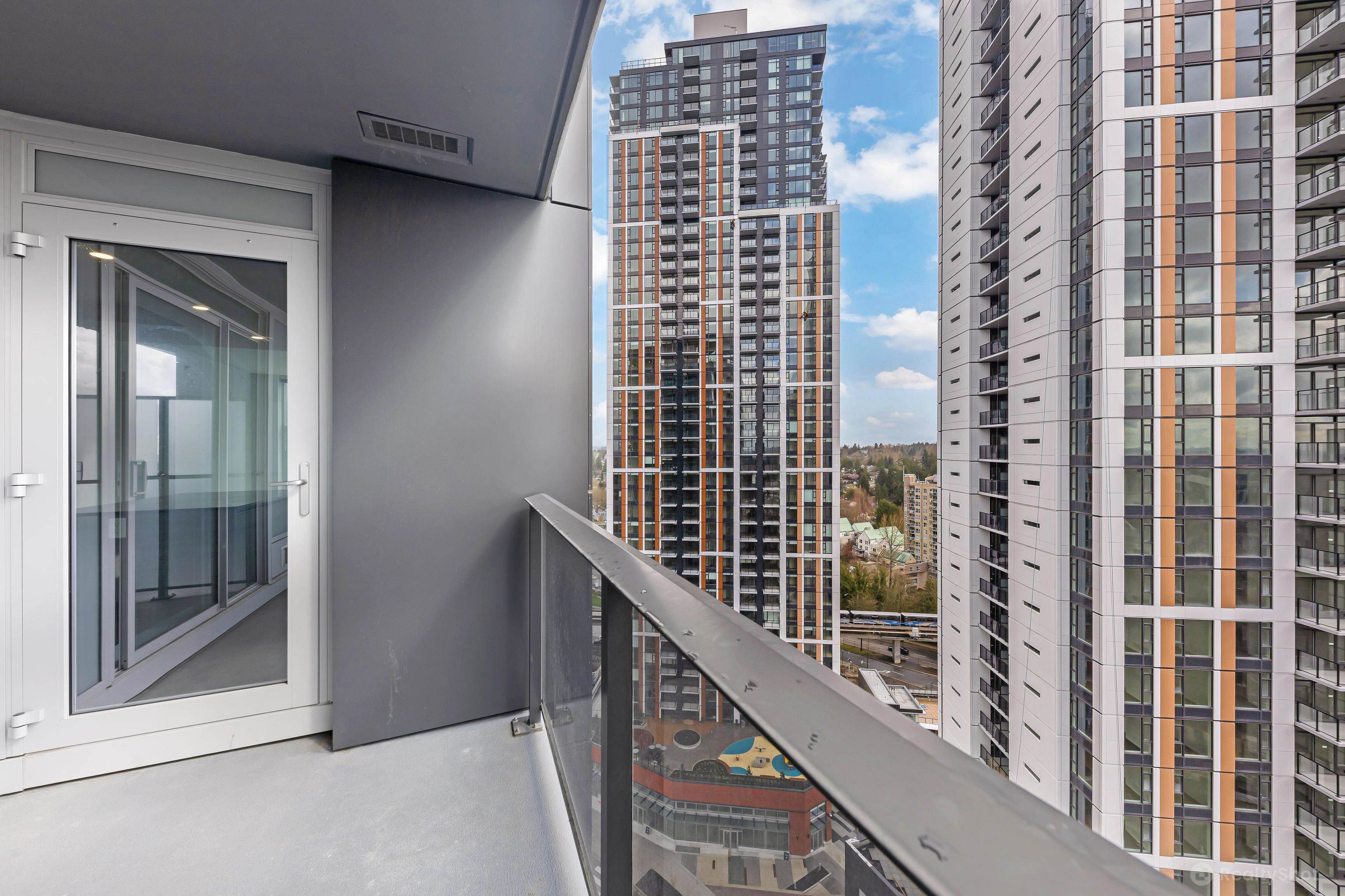 1909 13655 FRASER HIGHWAY Unit: 1909